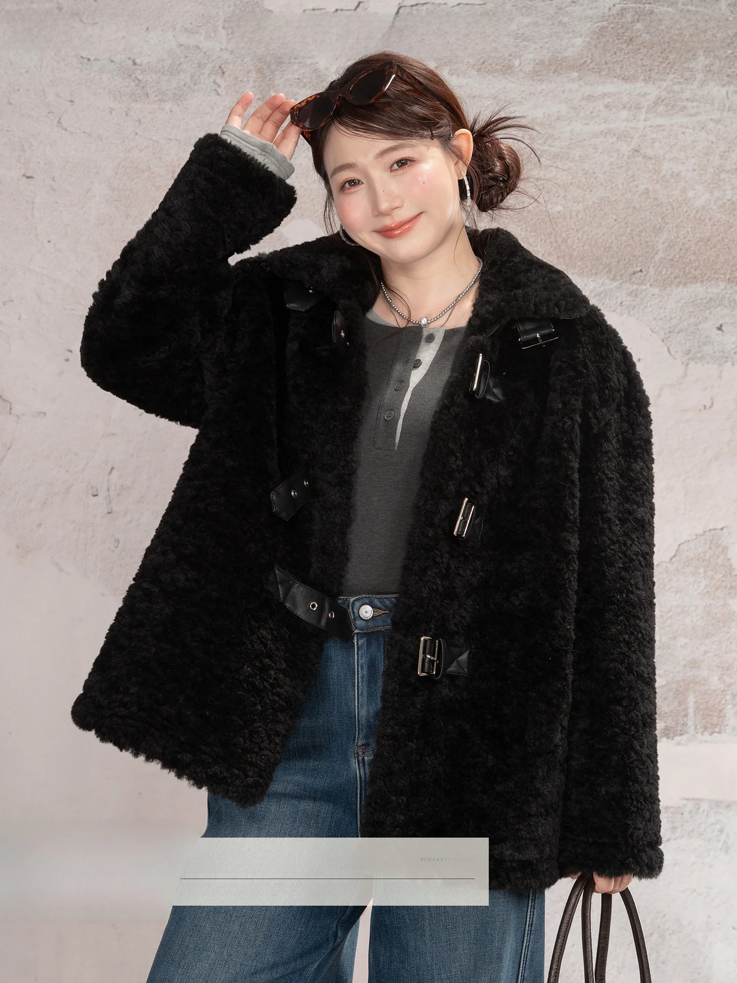 Зимняя теплая женская куртка Heynew больших размеров с отложным воротником из овчины, с интегрированным мехом и кожаными вставками, для верхней части тела
Зимняя теплая женская куртка Heynew больших размеров с отложным воротником из овчины, с интегрированным мехом и кожаными вставками, для верхней части тела