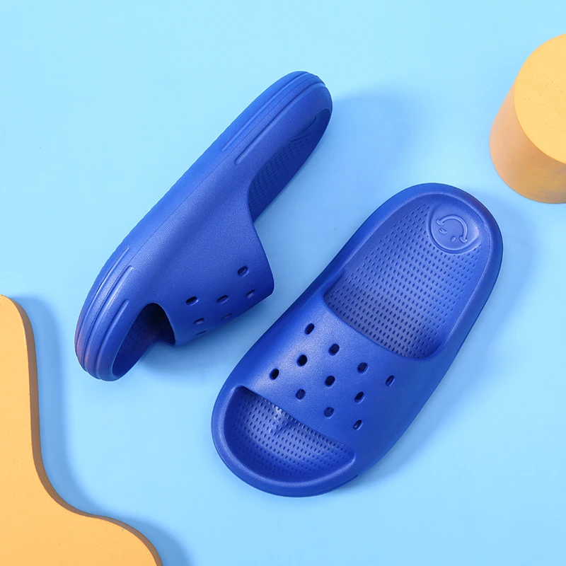 A pair of sandals suitable for children's summer wear, with perforated design, soft and durable soles. Model: HY-B208C-1
A pair of sandals suitable for children's summer wear, with perforated design, soft and durable soles. Model: HY-B208C-1