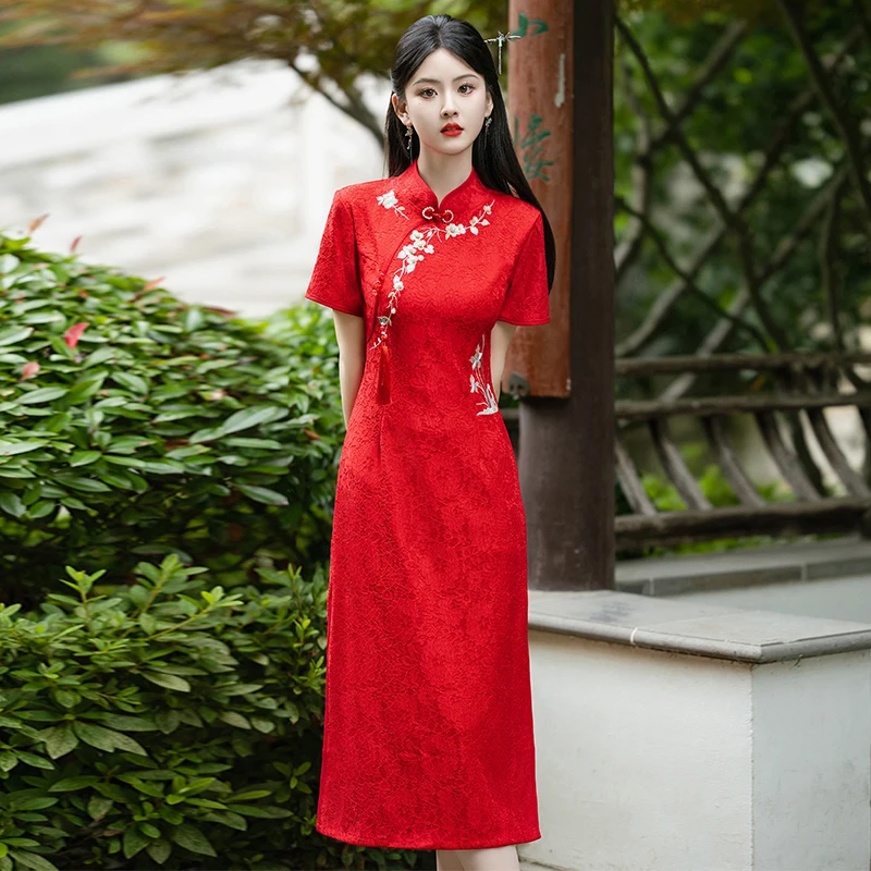 Лето 2021, новое платье Ципао в китайском стиле, Cheongsam, цветочная вышивка, воротник-стойка, элегантное женское модное винтажное облегающее платье
Лето 2021, новое платье Ципао в китайском стиле, Cheongsam, цветочная вышивка, воротник-стойка, элегантное женское модное винтажное облегающее платье