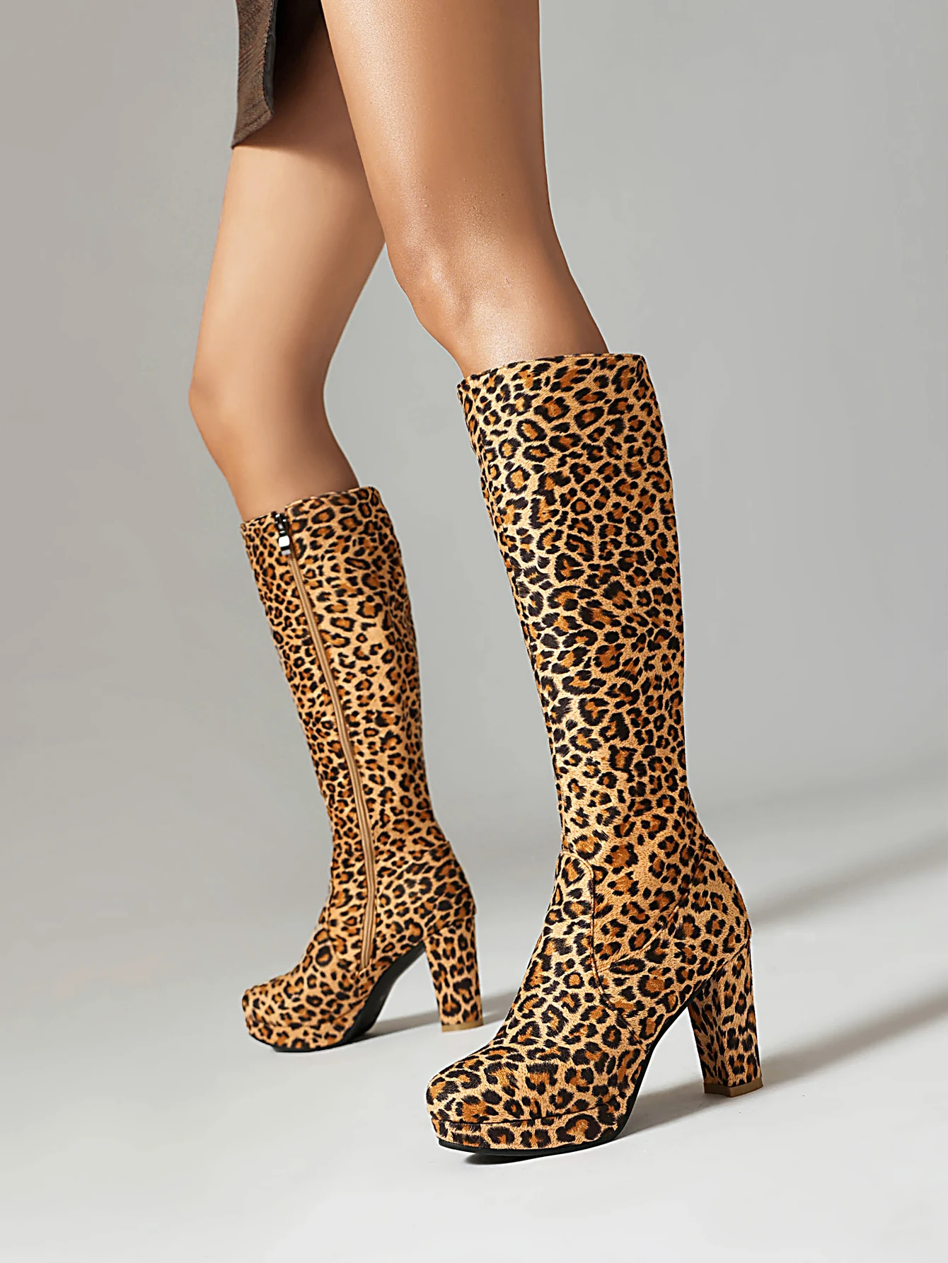 25autumn and Winter Ladies New Style Thick Heel 8CM Waterproof Table Leopard Print Side Zipper Fashion High Drum Knee-high Boots
25autumn and Winter Ladies New Style Thick Heel 8CM Waterproof Table Leopard Print Side Zipper Fashion High Drum Knee-high Boots