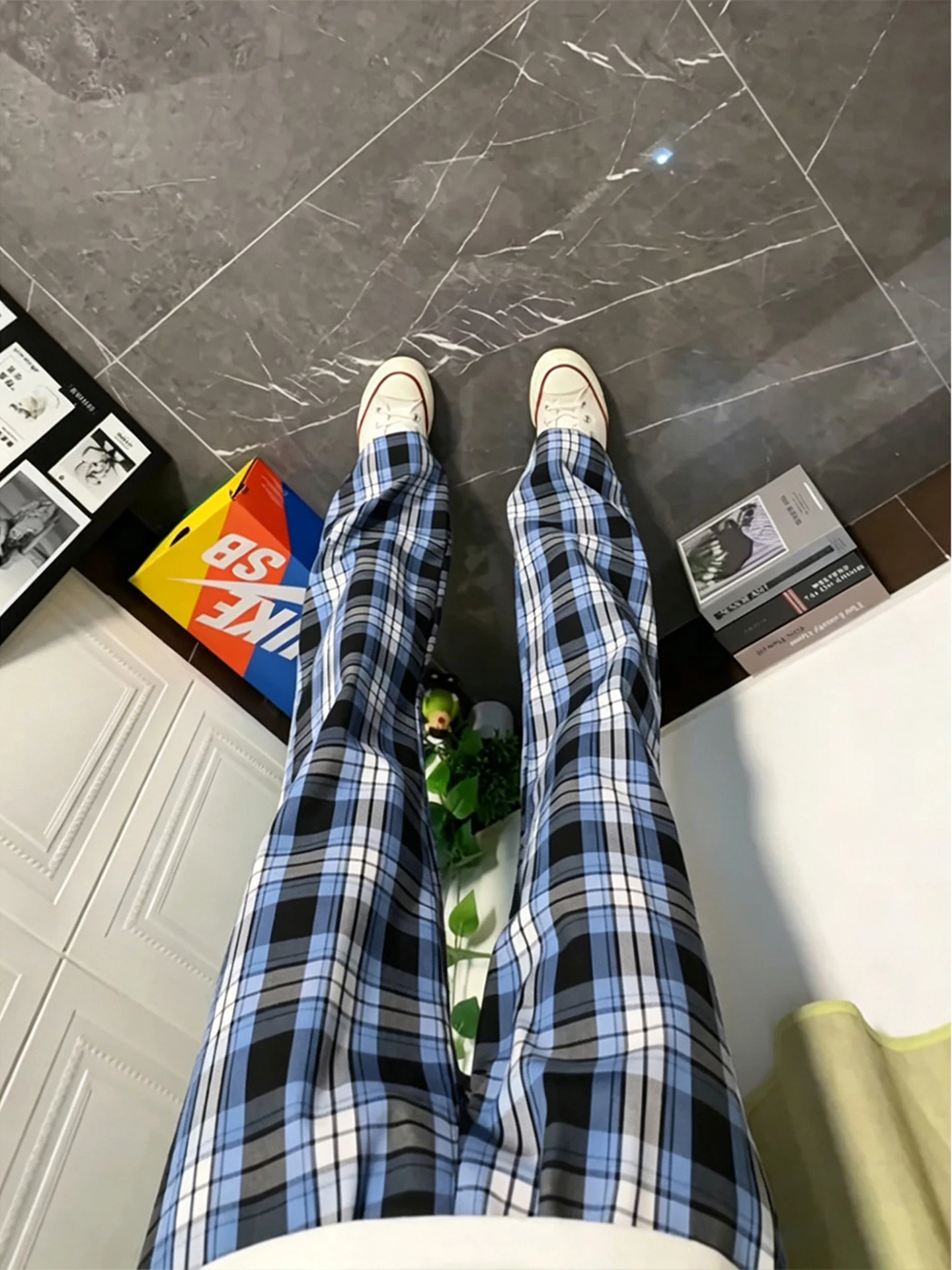 Blue Plaid Men's Casual Pants Summer Thin Breathable Ice Silk Cool Feeling Trousers Trendy Brand Versatile Micro Flared Strai...
Blue Plaid Men's Casual Pants Summer Thin Breathable Ice Silk Cool Feeling Trousers Trendy Brand Versatile Micro Flared Strai...