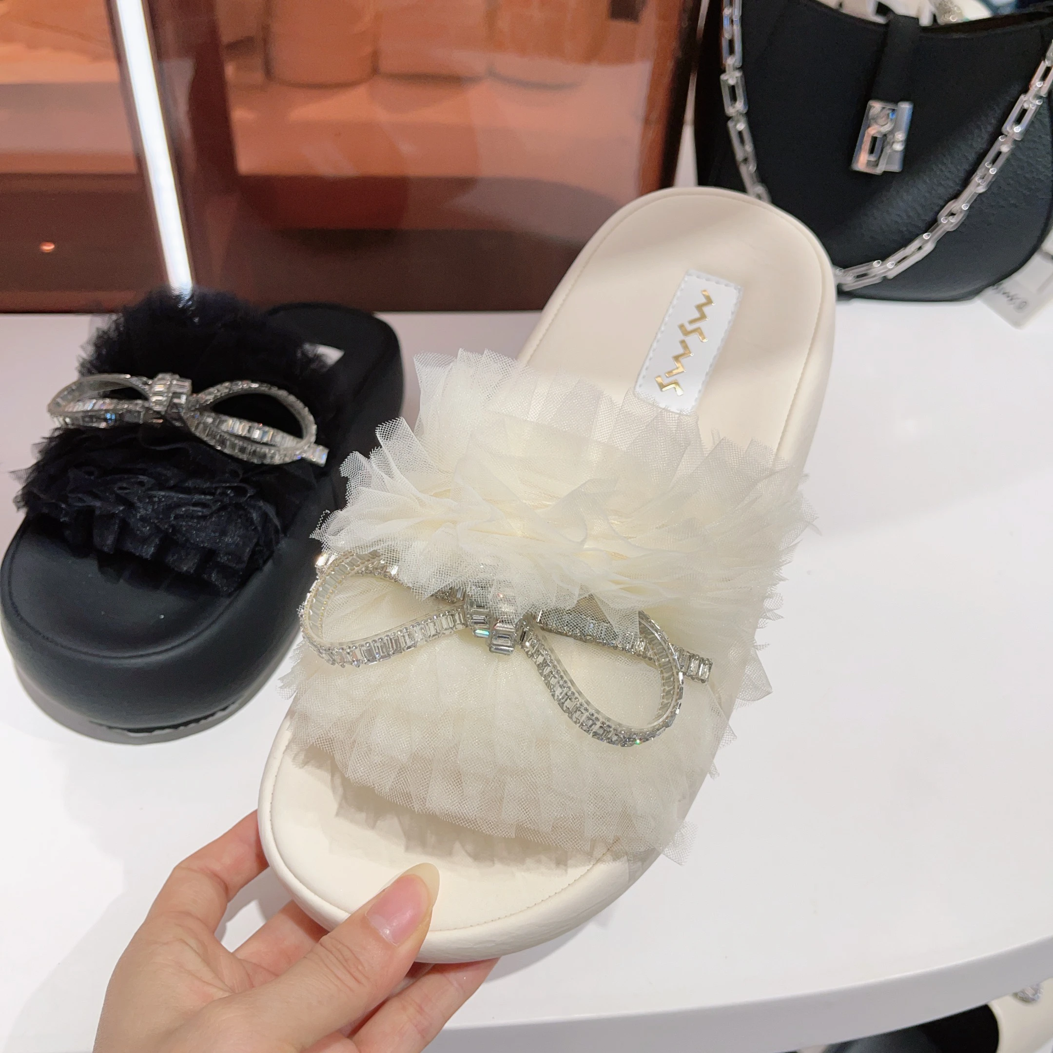 MSMS Summer New Thick Heel Sandals Women's Outdoor Wear Knot Shiny Diamond Slip-On Casual Shoes round Toe Flat Bottom
MSMS Summer New Thick Heel Sandals Women's Outdoor Wear Knot Shiny Diamond Slip-On Casual Shoes round Toe Flat Bottom