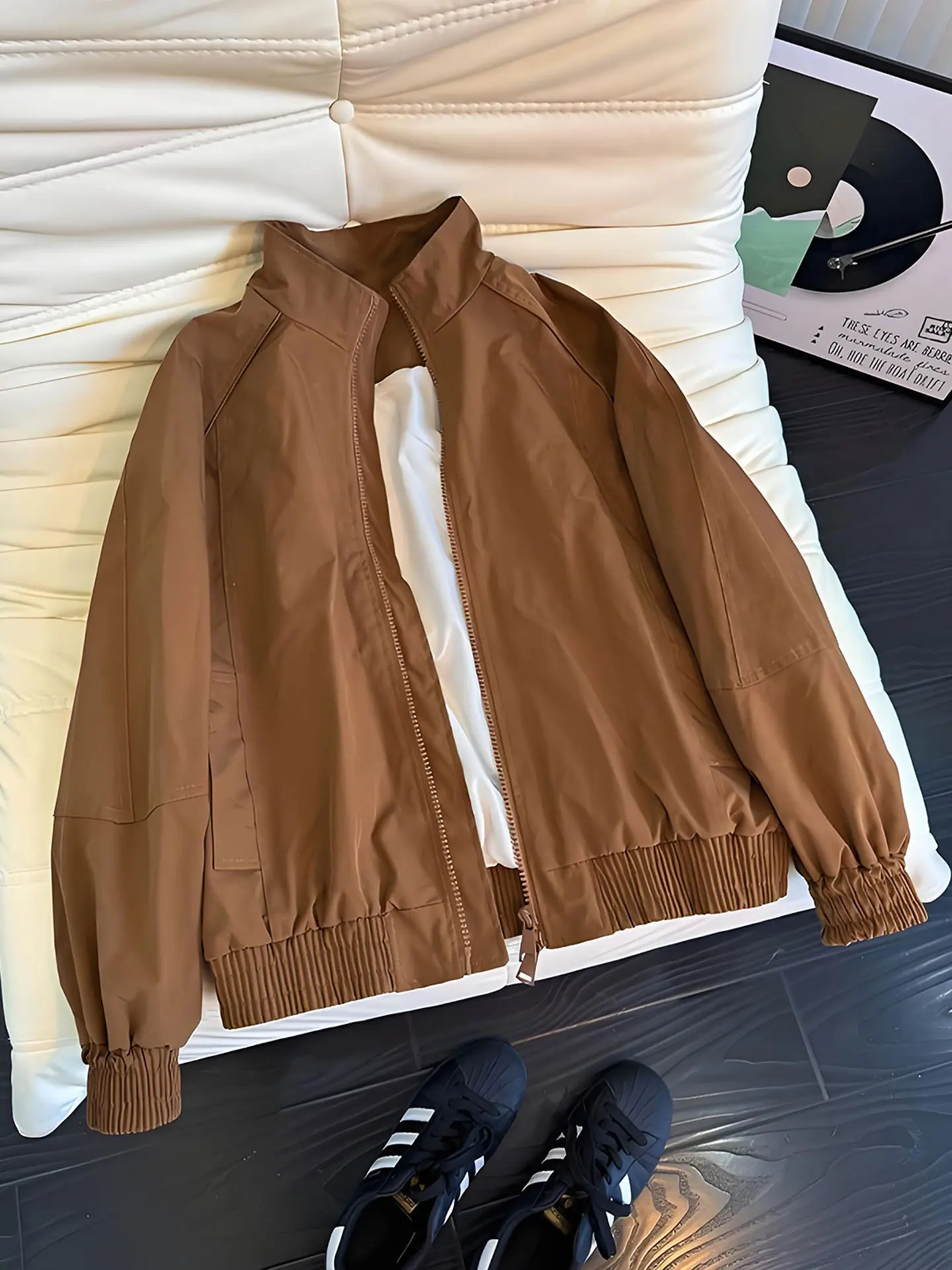 Retro American Style Men's Flight Jacket Spring Autumn Brown Workwear Stand Collar Baseball Outfit Casual Loose Fit Jacket
Retro American Style Men's Flight Jacket Spring Autumn Brown Workwear Stand Collar Baseball Outfit Casual Loose Fit Jacket