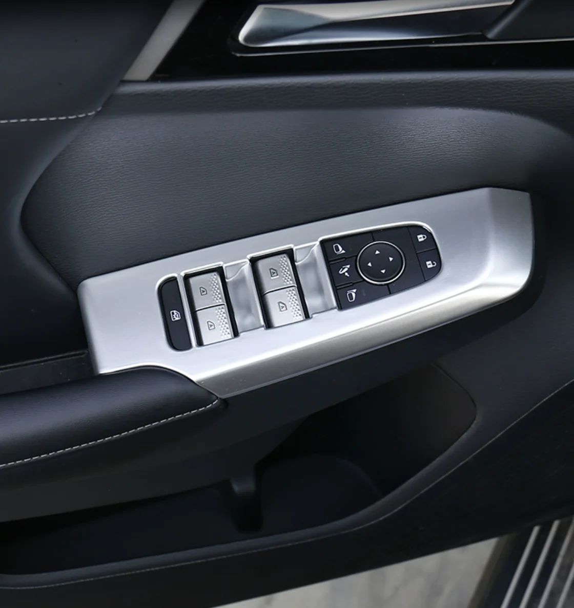 Подходит для 2023 Mitsubishi Outlander, стеклянный переключатель, подъемный переключатель, украшение
Подходит для 2023 Mitsubishi Outlander, стеклянный переключатель, подъемный переключатель, украшение