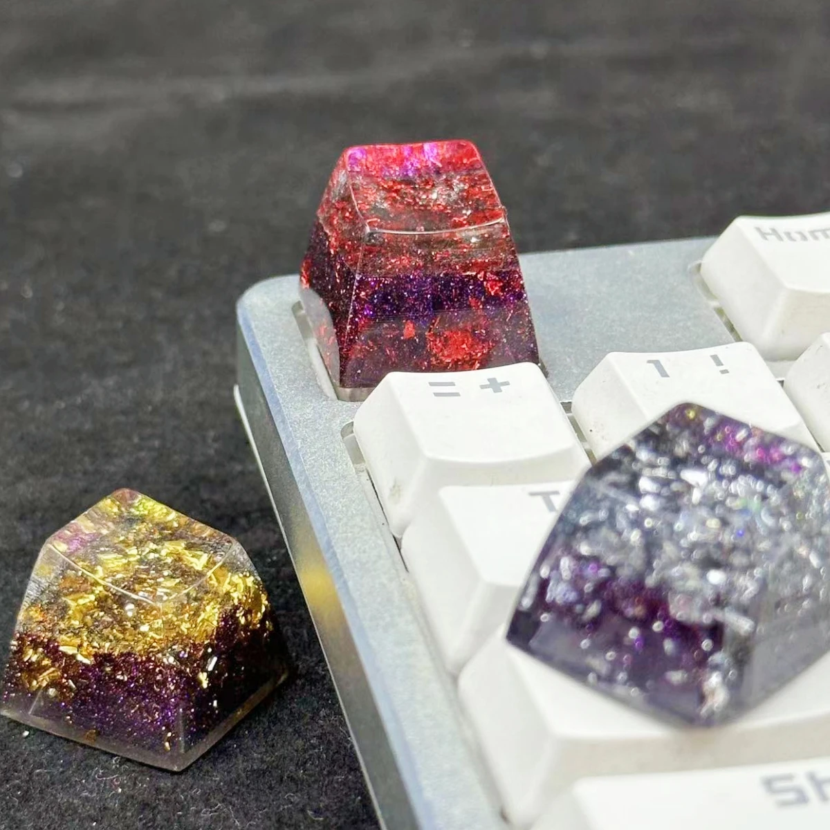High Quality Epoxy DIY Translucent Gold Foil Paper Key cap Cross Axis Mechanical Keyboard Keycaps Universal Accessories
High Quality Epoxy DIY Translucent Gold Foil Paper Key cap Cross Axis Mechanical Keyboard Keycaps Universal Accessories