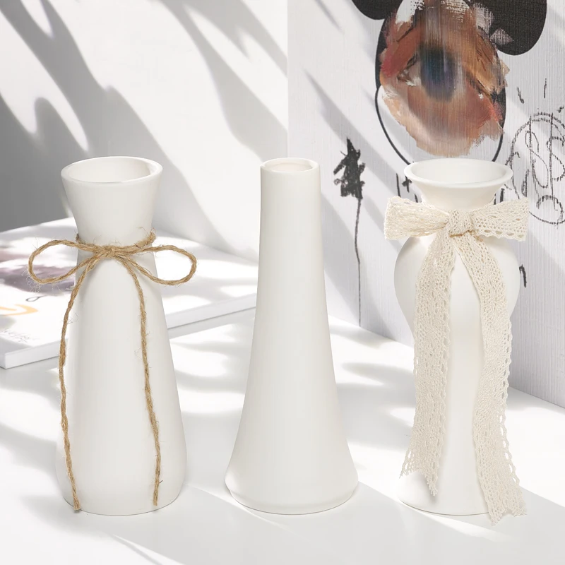 Ceramic vase with white dried flowers, water-grown shooting star ornaments, simple and creative Nordic home decoration
Ceramic vase with white dried flowers, water-grown shooting star ornaments, simple and creative Nordic home decoration