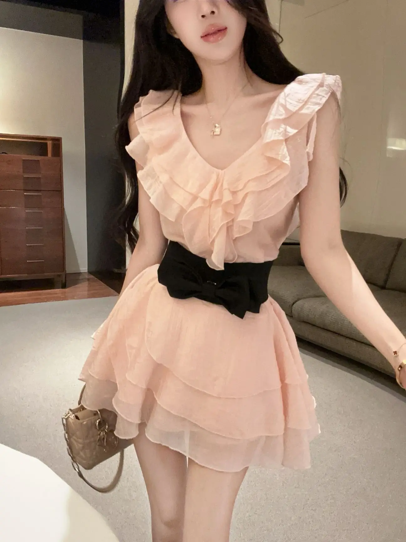 Summer Women's V-neck Strap Dress Knot Waist Cinching Lace Trim Short A-line Skirt Gentle Commute Style Korean Version
Summer Women's V-neck Strap Dress Knot Waist Cinching Lace Trim Short A-line Skirt Gentle Commute Style Korean Version