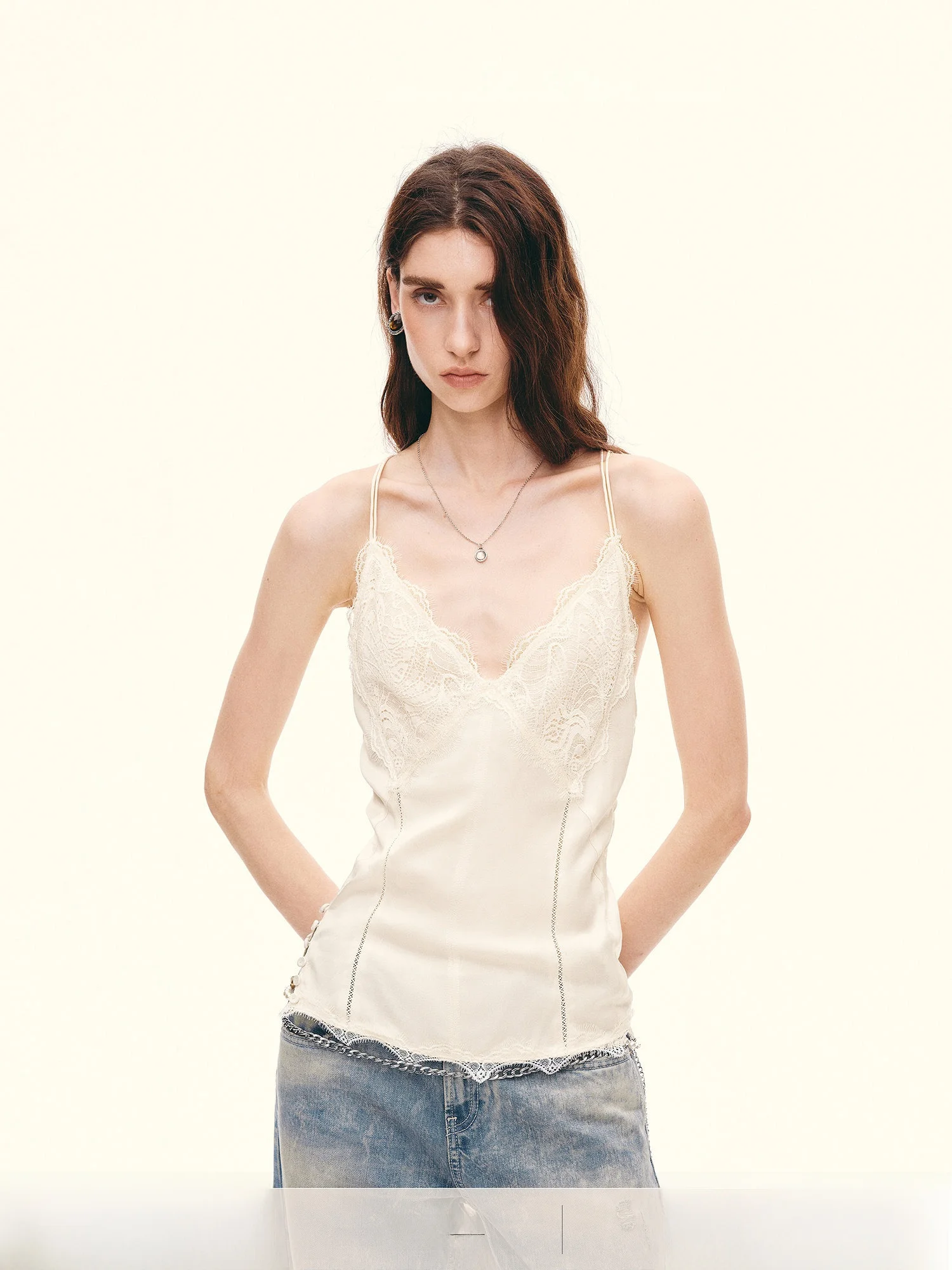 ZhiEn Fu Micro Wind Island Romantic Lace Two-Way Wear Slim Fit V-Neck Strap Top Versatile Patchwork Ladies' Fashion Vest
ZhiEn Fu Micro Wind Island Romantic Lace Two-Way Wear Slim Fit V-Neck Strap Top Versatile Patchwork Ladies' Fashion Vest