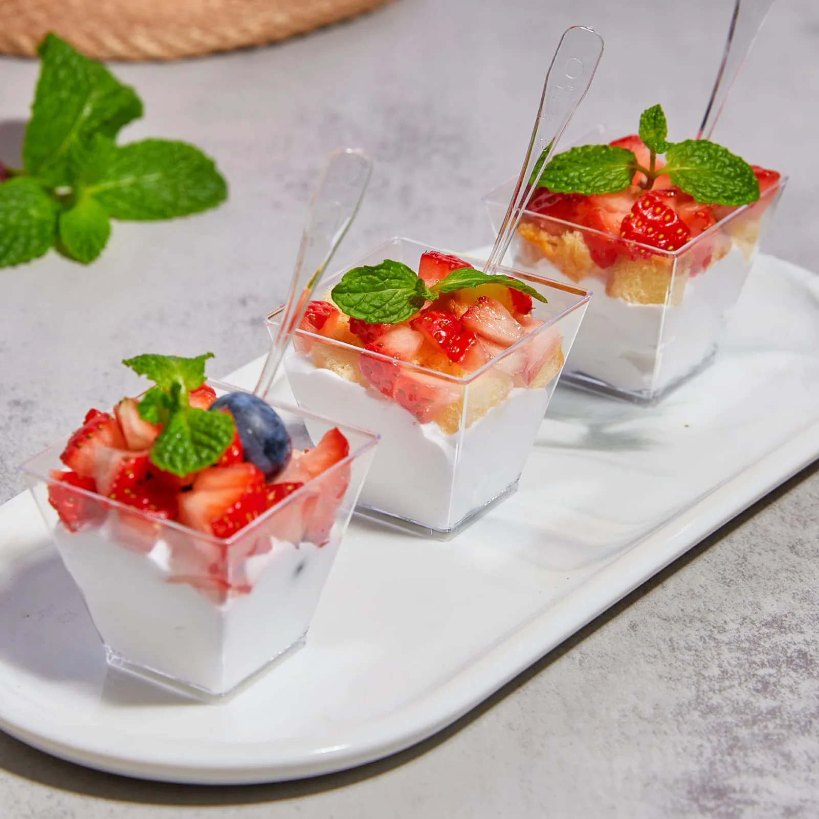 50pcs Plastic Dessert Cups with Spoons Reusable Fruit Ice Cream Cup Bowls Bakeware Dessert tools For Bars Holidays Offices
50pcs Plastic Dessert Cups with Spoons Reusable Fruit Ice Cream Cup Bowls Bakeware Dessert tools For Bars Holidays Offices