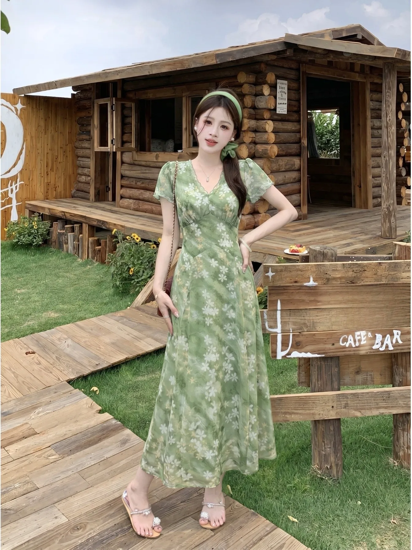 plus Size Floral Print V-Neck Short Sleeve Dress Women's Summer New Waist Cinching Long Dress Retro Vacation Style A-Line Skirt
plus Size Floral Print V-Neck Short Sleeve Dress Women's Summer New Waist Cinching Long Dress Retro Vacation Style A-Line Skirt