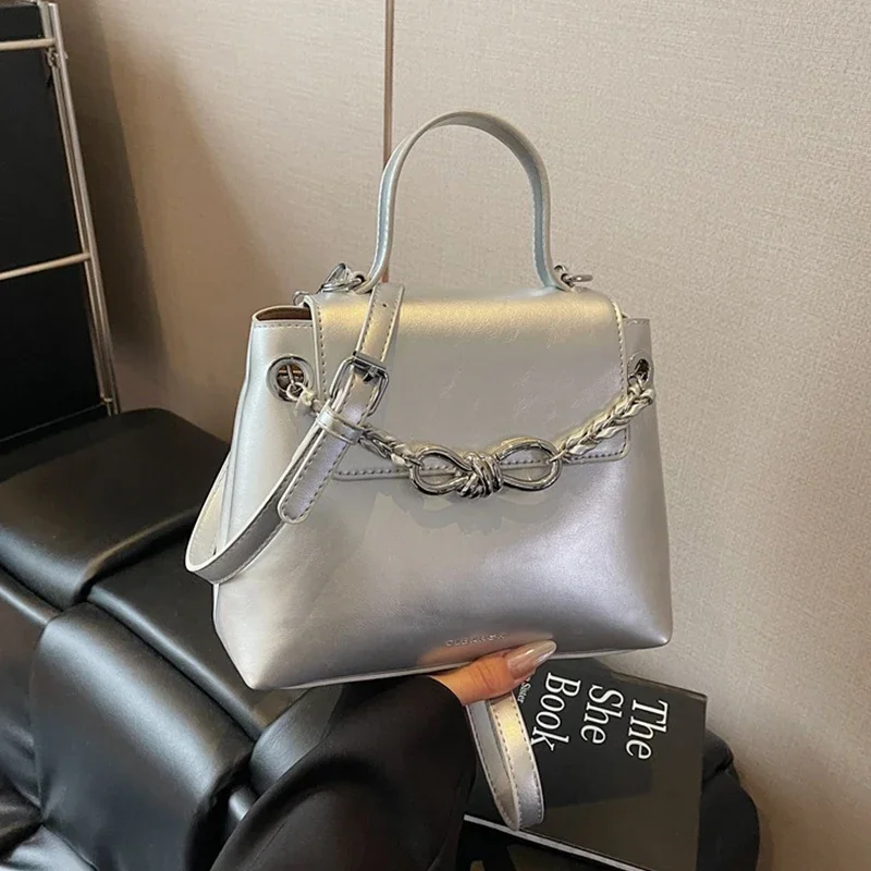 Fashion Versatile Women Small Crossbody Bags Solid Color PU Leather Short Handle Handbags Female Commuter Tote Bag
Fashion Versatile Women Small Crossbody Bags Solid Color PU Leather Short Handle Handbags Female Commuter Tote Bag