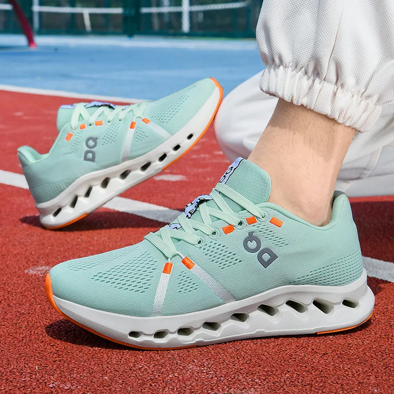 Нейтральные кроссовки — мягкие кроссовки для бега на длинные расстояния. Удобная и дышащая спортивная повседневная обувь.
Нейтральные кроссовки — мягкие кроссовки для бега на длинные расстояния. Удобная и дышащая спортивная повседневная обувь.