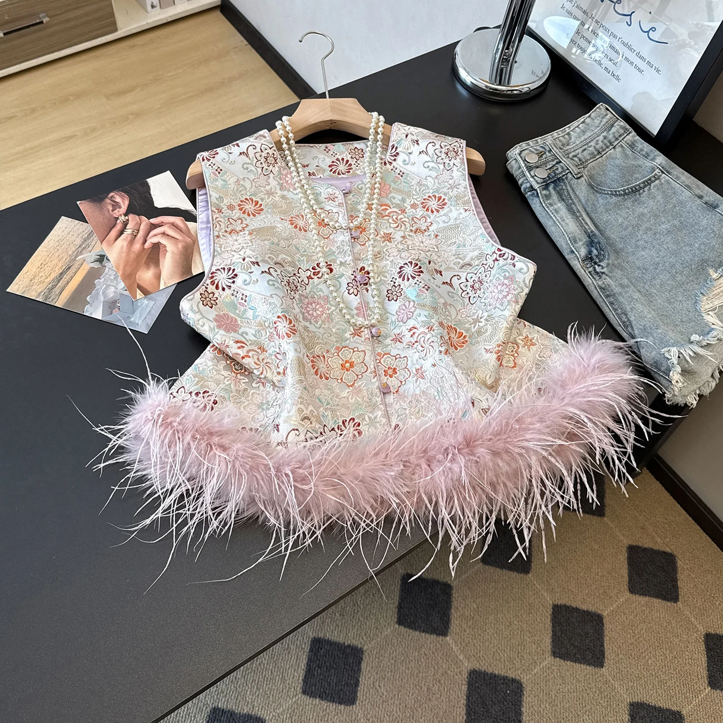 New Chinese Style Hanfu Satin Embroidered Detachable Ostrich Feather round Collar Button up Top Women's Fashion Traditional C...
New Chinese Style Hanfu Satin Embroidered Detachable Ostrich Feather round Collar Button up Top Women's Fashion Traditional C...