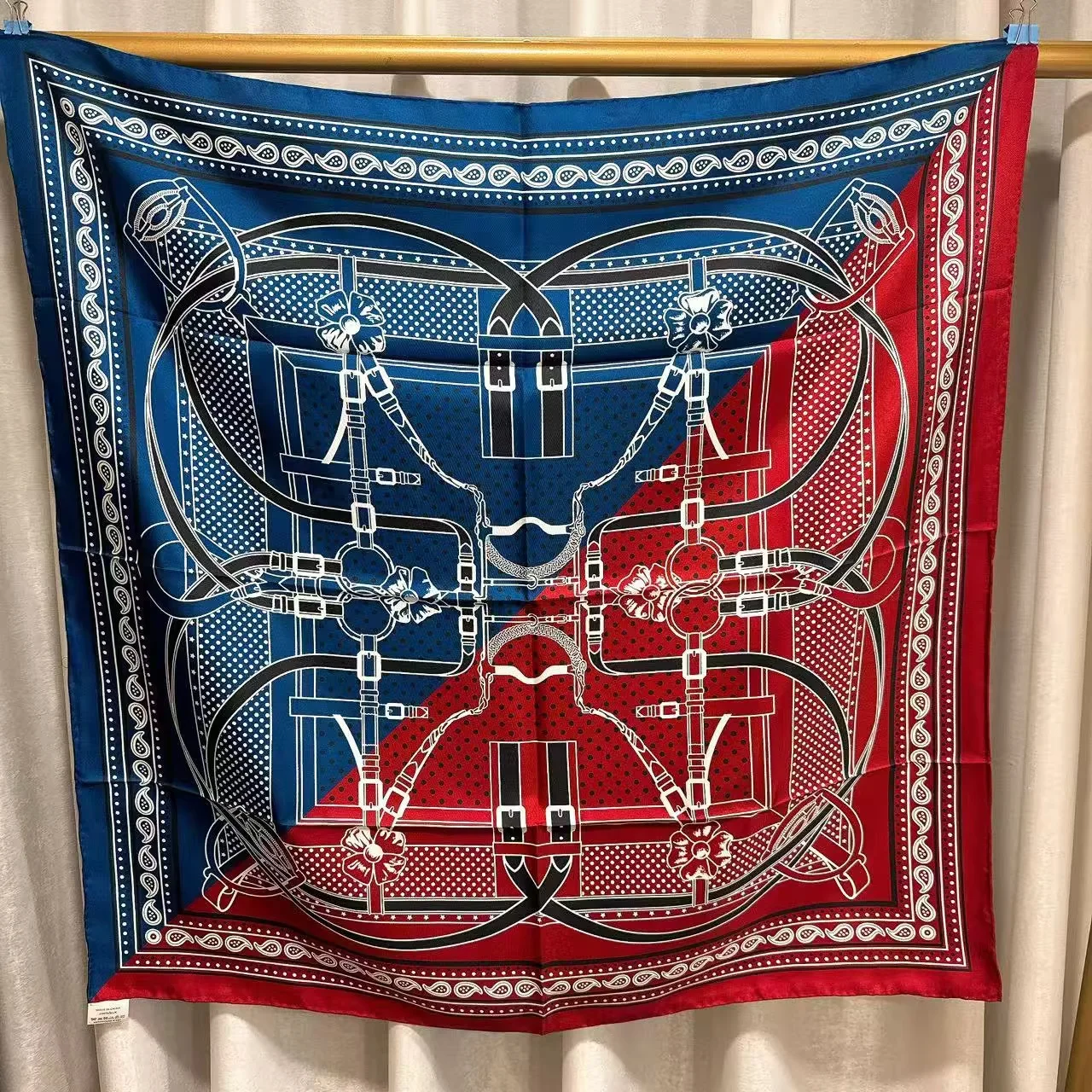 Luxury Twill Scarf 90CM Hand Rolled Edges Shawls Silk Head Scarves Christmas Lover Mother Gift Lady Accessories
Luxury Twill Scarf 90CM Hand Rolled Edges Shawls Silk Head Scarves Christmas Lover Mother Gift Lady Accessories