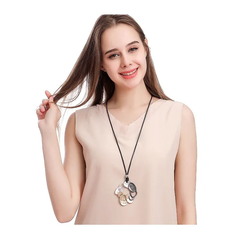 Popular Alloy Pendant Fashionable Retro Long Chain Contrasting Color Necklace Women's Jewelry Sweater Chain
Popular Alloy Pendant Fashionable Retro Long Chain Contrasting Color Necklace Women's Jewelry Sweater Chain