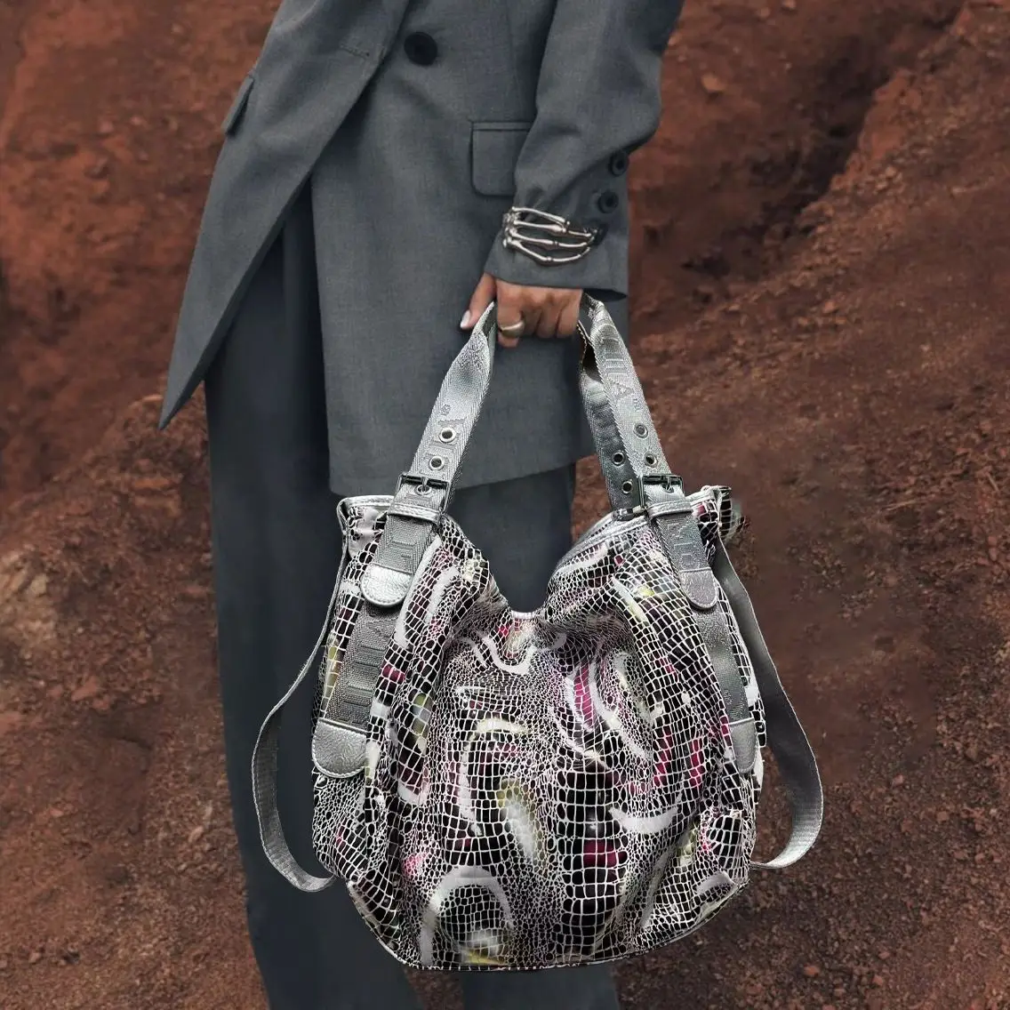 Designer Brand Women's Fashion Street Crocodile Print Shoulder Large Capacity Retro Crossbody Bags for Women
Designer Brand Women's Fashion Street Crocodile Print Shoulder Large Capacity Retro Crossbody Bags for Women