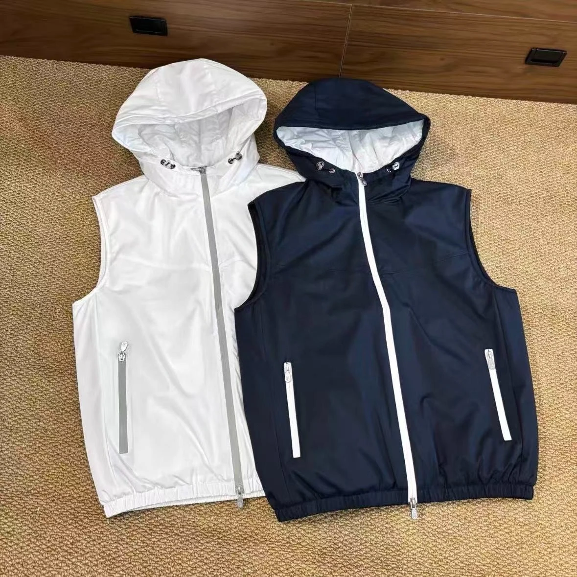 BC hooded embroidered waterproof casual cotton vest
BC hooded embroidered waterproof casual cotton vest