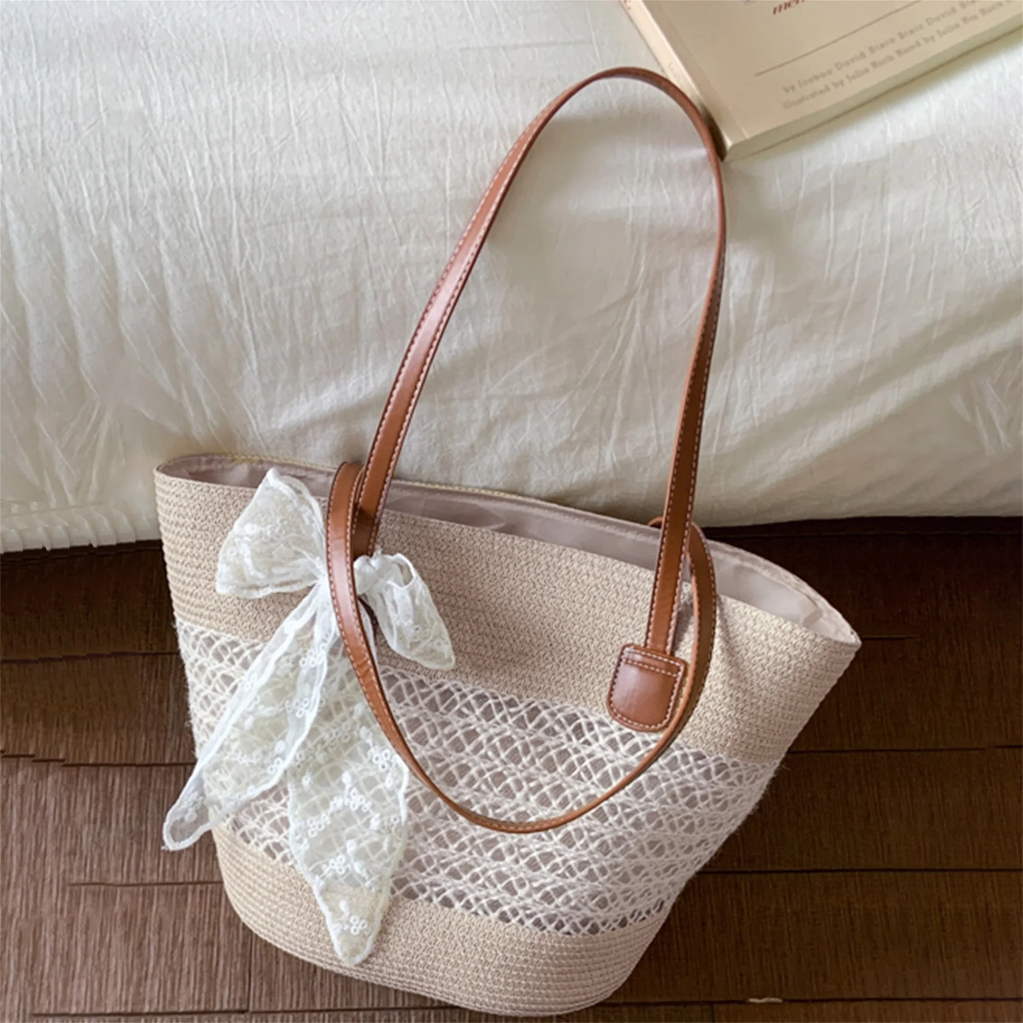 Fashionable Women s Straw Tote Bag with Hollow Out Design Perfect for Summer Beach Trips and Everyday Commutes Lightweight
Fashionable Women s Straw Tote Bag with Hollow Out Design Perfect for Summer Beach Trips and Everyday Commutes Lightweight