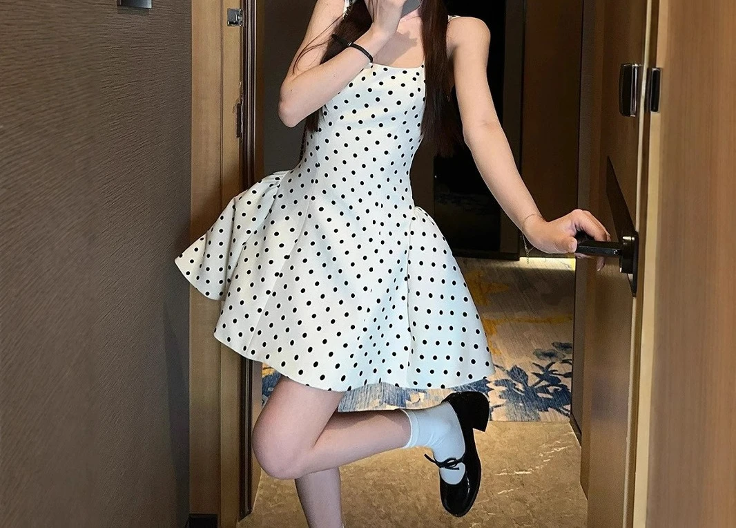 Polka Dot Strap Dress Women's 2026 Spring Senior Feeling Backless Waist Thin Puffy Suspender Skirt
Polka Dot Strap Dress Women's 2026 Spring Senior Feeling Backless Waist Thin Puffy Suspender Skirt
