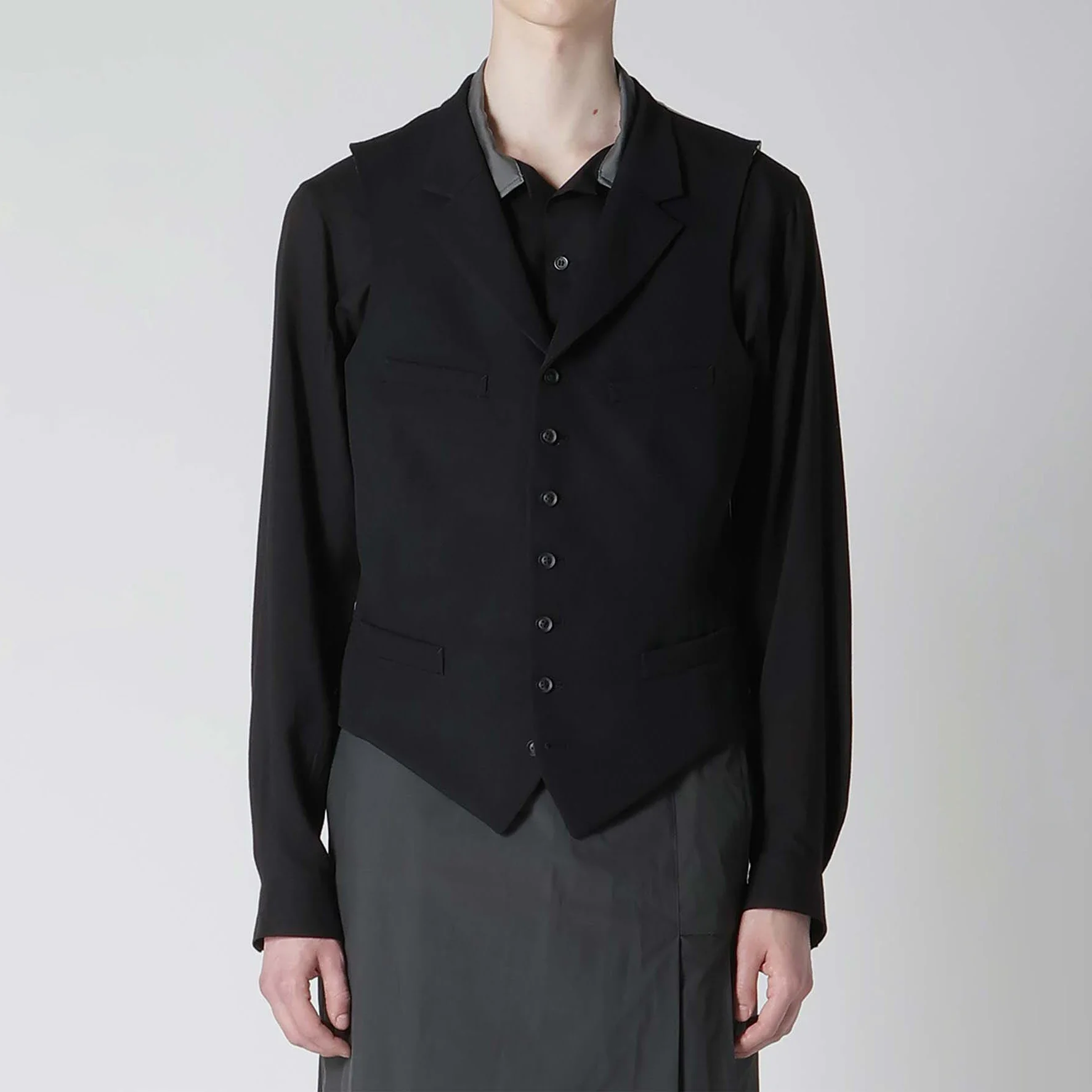 YOJI OOAK оригинальный дизайн лоскутный контрастный жилет с воротником костюма однобортный однотонный повседневный жилет топ для мужчин
YOJI OOAK оригинальный дизайн лоскутный контрастный жилет с воротником костюма однобортный однотонный повседневный жилет топ для мужчин