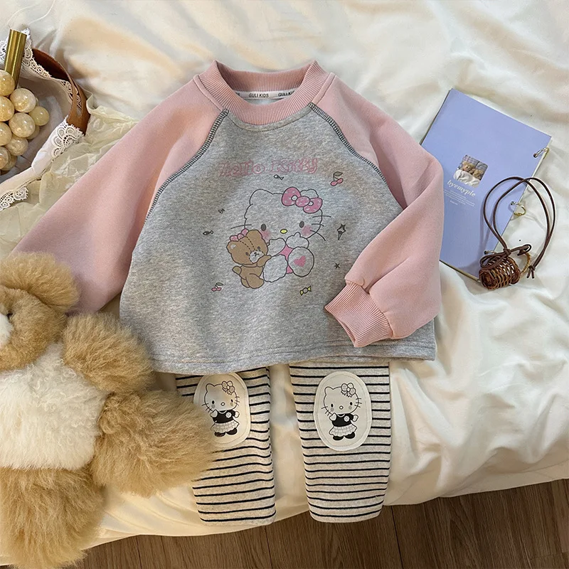 Бутик детской одежды Hello Kitty, милый утепленный флисовый свитшот с героями мультфильмов, черные полосатые леггинсы, комплект одежды для маленьких девочек
Бутик детской одежды Hello Kitty, милый утепленный флисовый свитшот с героями мультфильмов, черные полосатые леггинсы, комплект одежды для маленьких девочек