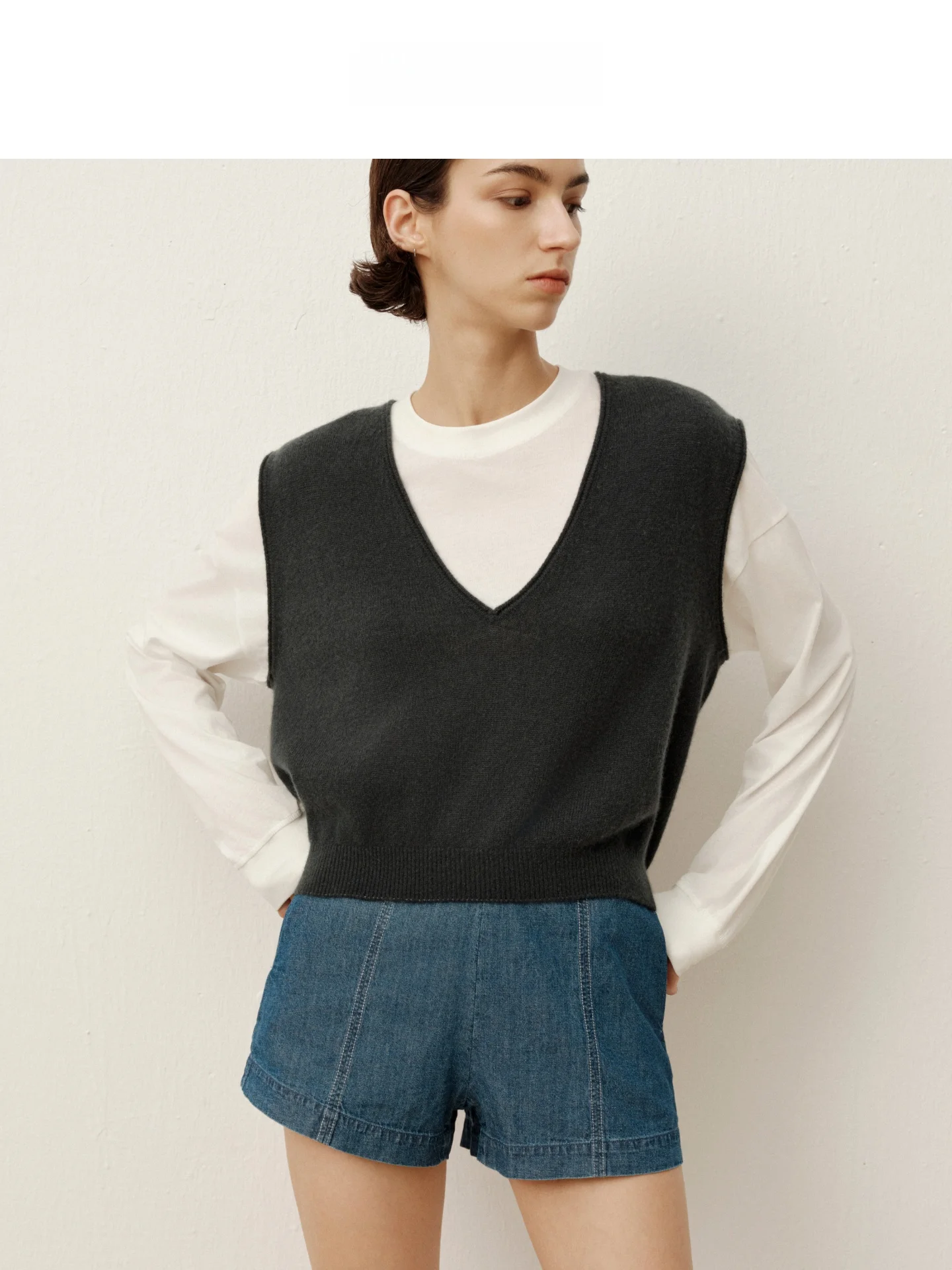 Enndou Pure Camere Knitted Vest Women's Autumn Faion Casual Loose Fit Soft V-Ne Breathable No-Sve Outerwear
Enndou Pure Camere Knitted Vest Women's Autumn Faion Casual Loose Fit Soft V-Ne Breathable No-Sve Outerwear