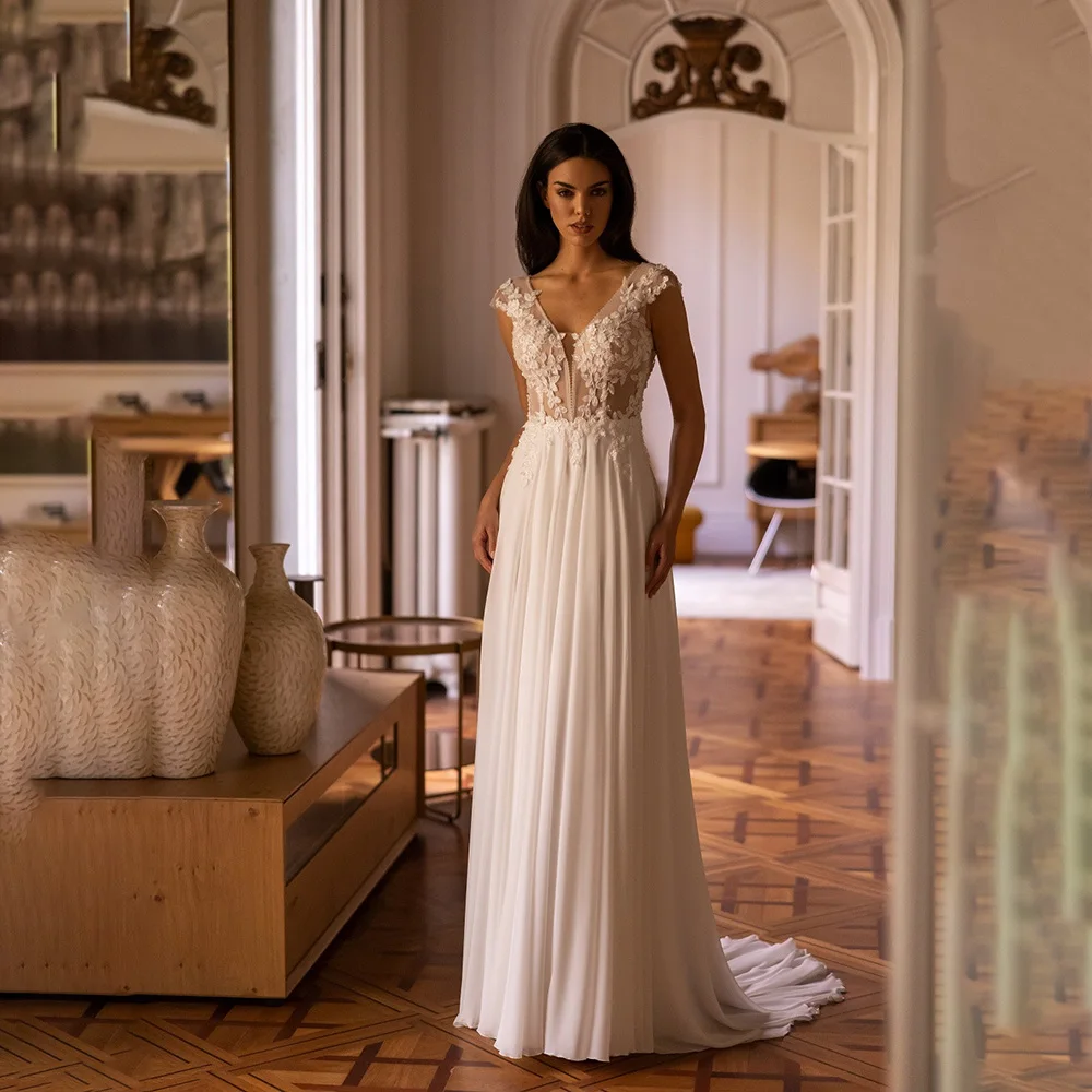 Customized V-neck Appliques Lace Chiffon Sleeveless Wedding Dress Sweep Court Wedding Bridal Gown robe de mariée
Customized V-neck Appliques Lace Chiffon Sleeveless Wedding Dress Sweep Court Wedding Bridal Gown robe de mariée