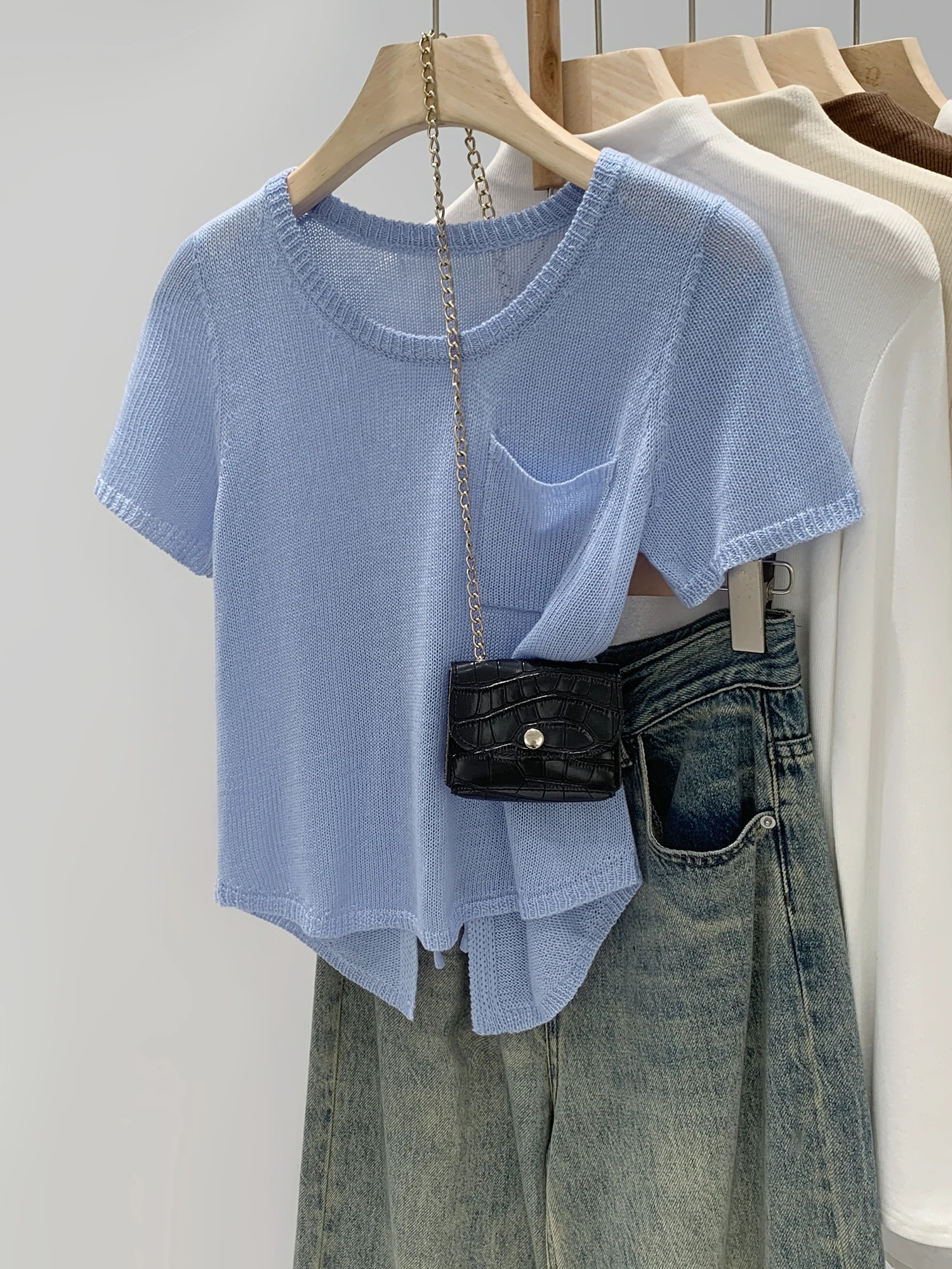 Elegant Short Sleeve Knitted Top Women's Summer 2026 New Unique Beautiful Slimming Banded Back Split Knitwear Fashionable Com...
Elegant Short Sleeve Knitted Top Women's Summer 2026 New Unique Beautiful Slimming Banded Back Split Knitwear Fashionable Com...