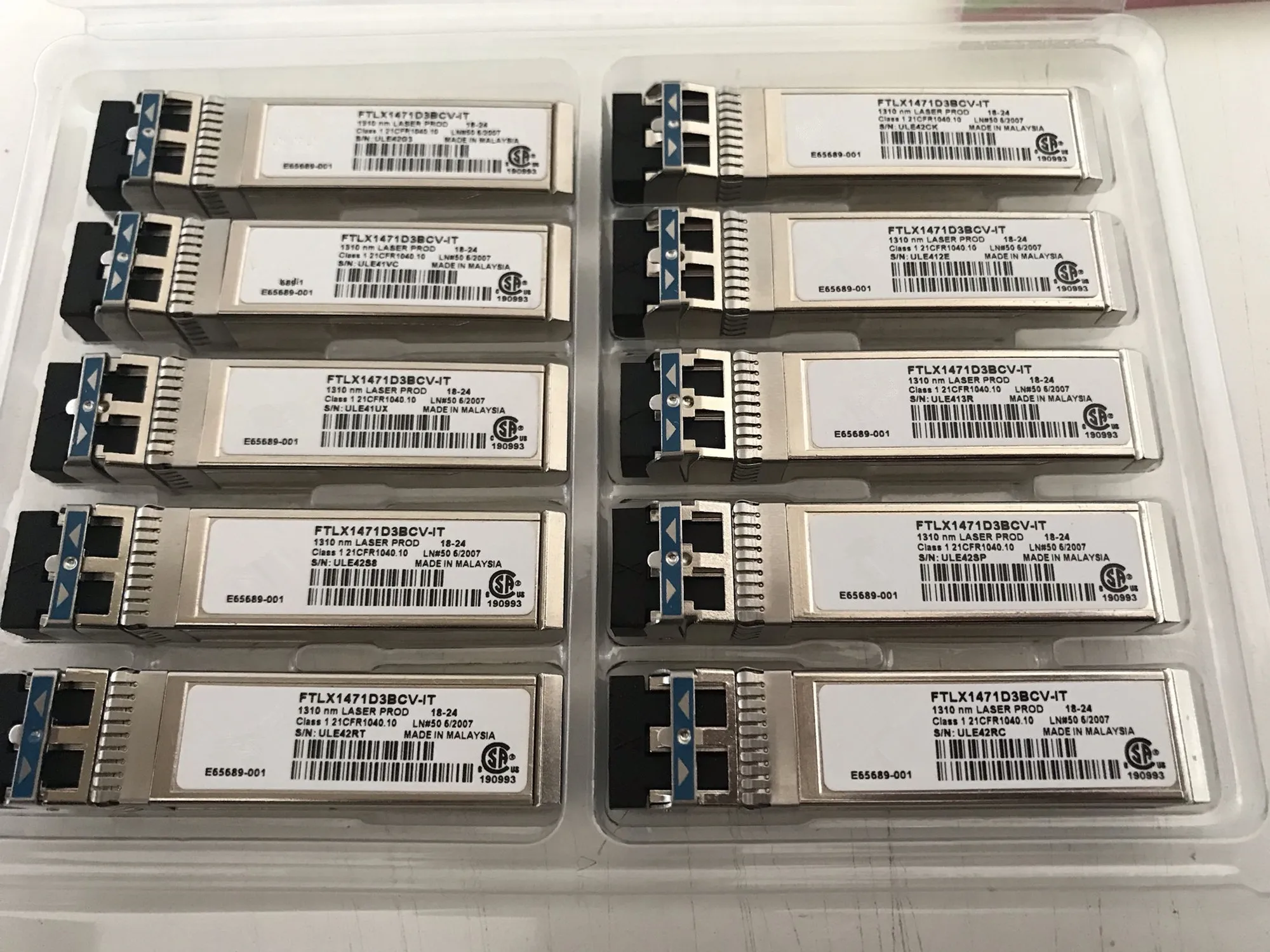 1PCS Optical Module 10GB sfp FTLX1471D3BCV-IT E65689-001 E10GSFPLR SFP 10KM 1310nm 10G Fiber Transceiver Module
1PCS Optical Module 10GB sfp FTLX1471D3BCV-IT E65689-001 E10GSFPLR SFP 10KM 1310nm 10G Fiber Transceiver Module