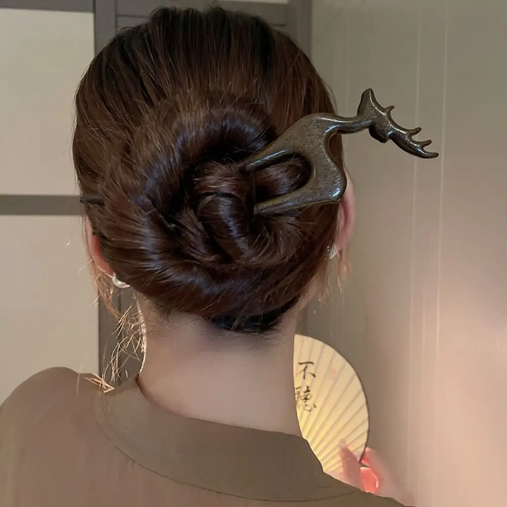 Классическая деревянная заколка для волос в китайском стиле: кошка, олень, кролик. Аксессуары для волос для девочек.
Классическая деревянная заколка для волос в китайском стиле: кошка, олень, кролик. Аксессуары для волос для девочек.