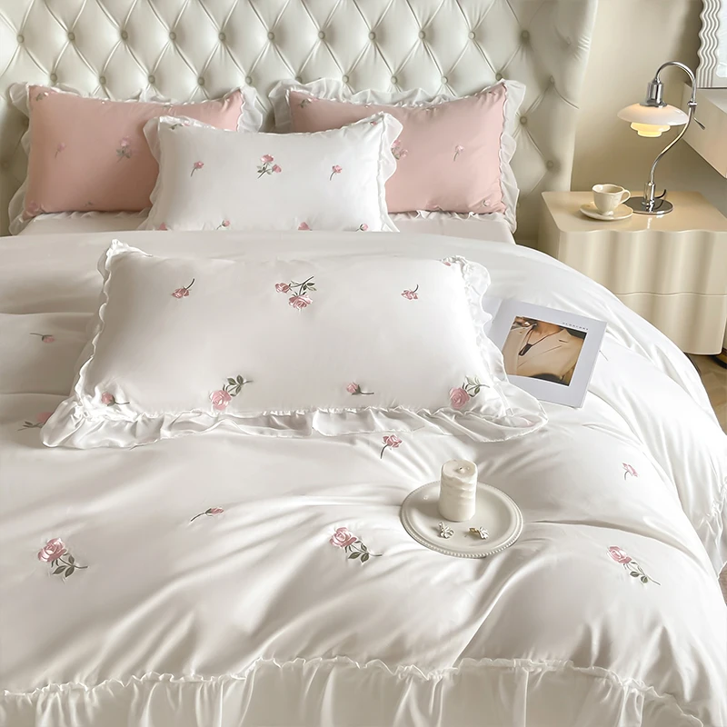 4Pcs Rose Flowers Embroidery Lace Ruffles White Wedding Bedding Set 100% Cotton Duvet Cover Set Flat/Fitted Bed Sheet Pillowcase
4Pcs Rose Flowers Embroidery Lace Ruffles White Wedding Bedding Set 100% Cotton Duvet Cover Set Flat/Fitted Bed Sheet Pillowcase