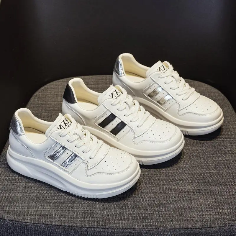 Casual Style Women's Thick Bottomed Leather Sneakers Versatile White Shoes Korean Version Flat Heel round Toe Rubber Outsole
Casual Style Women's Thick Bottomed Leather Sneakers Versatile White Shoes Korean Version Flat Heel round Toe Rubber Outsole