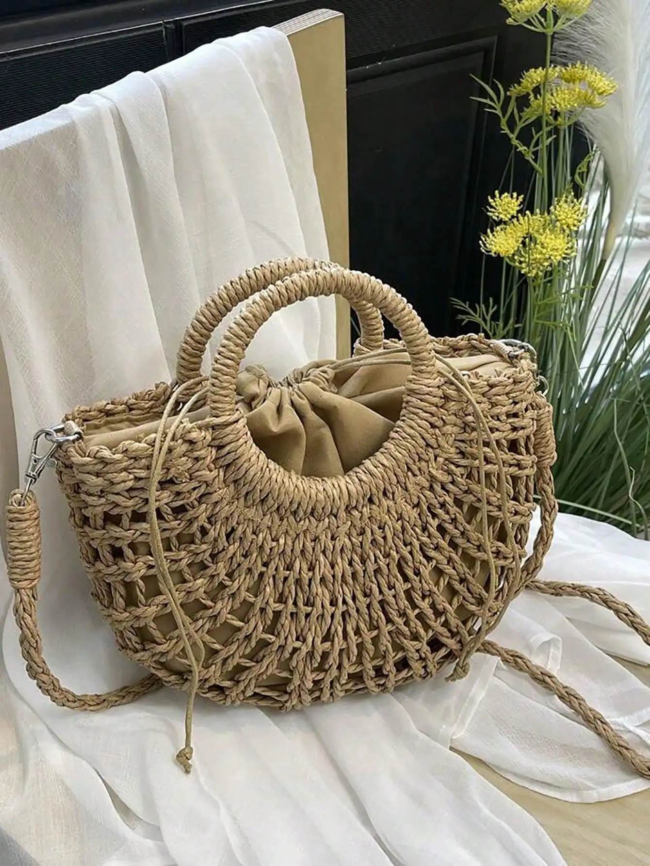 Semicircular ladies handbag, beach holiday straw bag, beach woven bag, casual holiday style ladies shoulder bag
Semicircular ladies handbag, beach holiday straw bag, beach woven bag, casual holiday style ladies shoulder bag