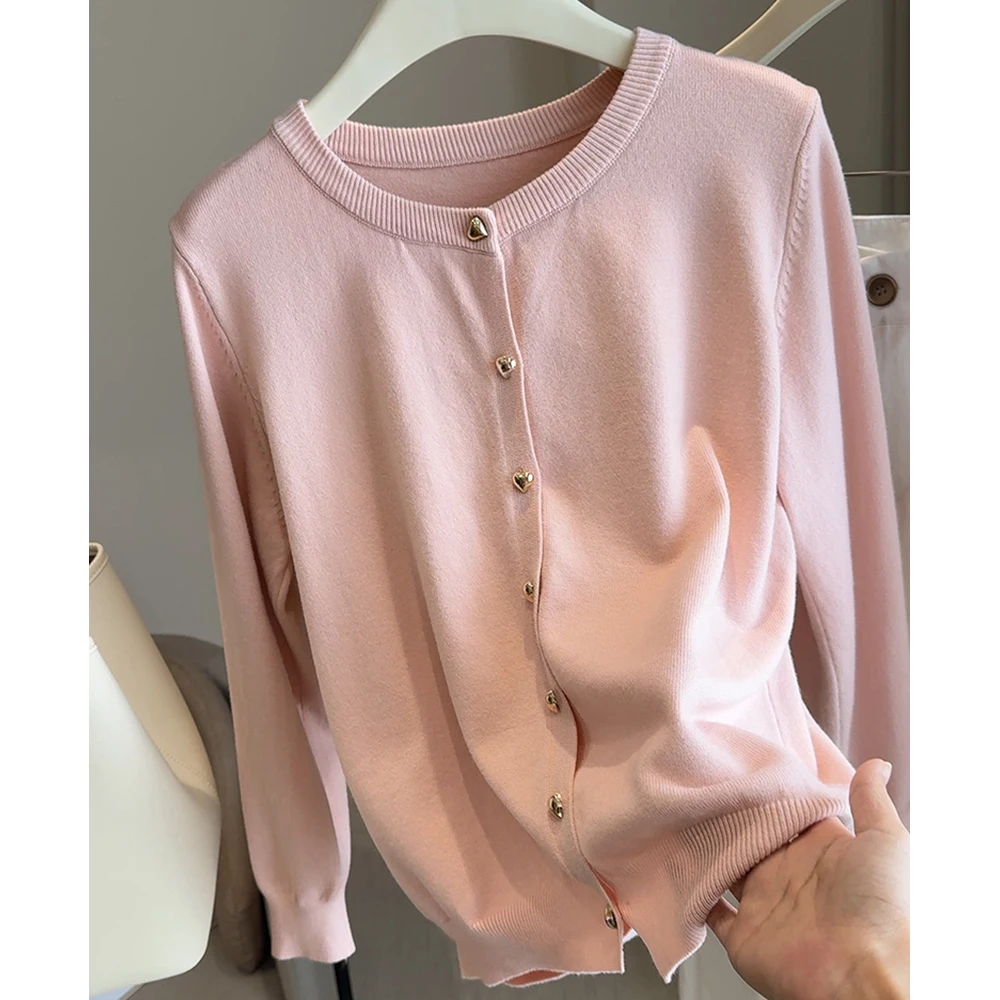 Korean Gentle Soft Knitted Cardigans Jackets for Women 2025 Autumn New Heart-shaped Buttons Long Sleeve Thin Sweater Coats Tops
Korean Gentle Soft Knitted Cardigans Jackets for Women 2025 Autumn New Heart-shaped Buttons Long Sleeve Thin Sweater Coats Tops
