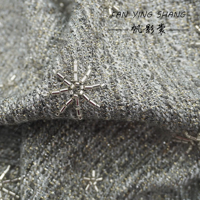 Самая красивая твидовая ткань с серебристо-серой жемчужной вышивкой для платья, пальто Telas Costura Tissus Couture ткань, швейный стуф
Самая красивая твидовая ткань с серебристо-серой жемчужной вышивкой для платья, пальто Telas Costura Tissus Couture ткань, швейный стуф