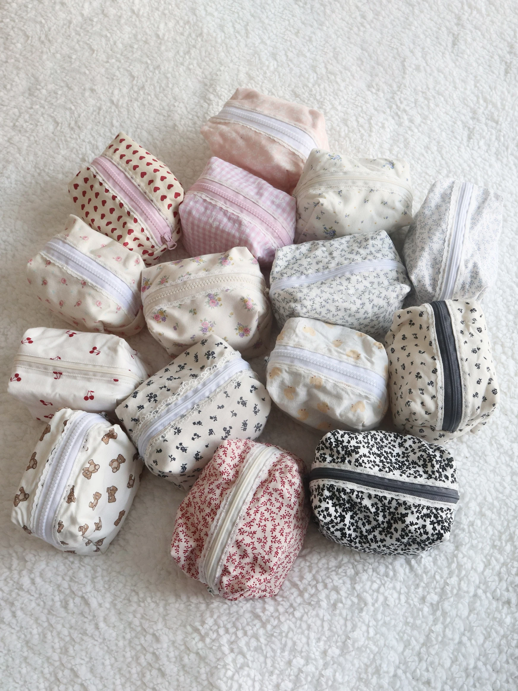 Floral Lace Trim Makeup Bag Women Zipper Student Cotton Pencil Bag Female Casual Simple Sweet Cute High Quality Mini Bags Y2k
Floral Lace Trim Makeup Bag Women Zipper Student Cotton Pencil Bag Female Casual Simple Sweet Cute High Quality Mini Bags Y2k