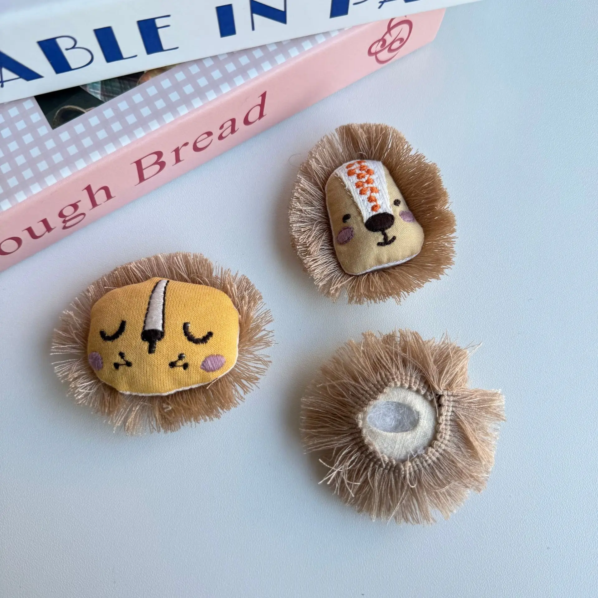 Soft Cartoon Lion Hair Clip Brooch with 3D Horse Flower for DIY Hat Scarf Bag Shoe Decoration Cute Plush
Soft Cartoon Lion Hair Clip Brooch with 3D Horse Flower for DIY Hat Scarf Bag Shoe Decoration Cute Plush