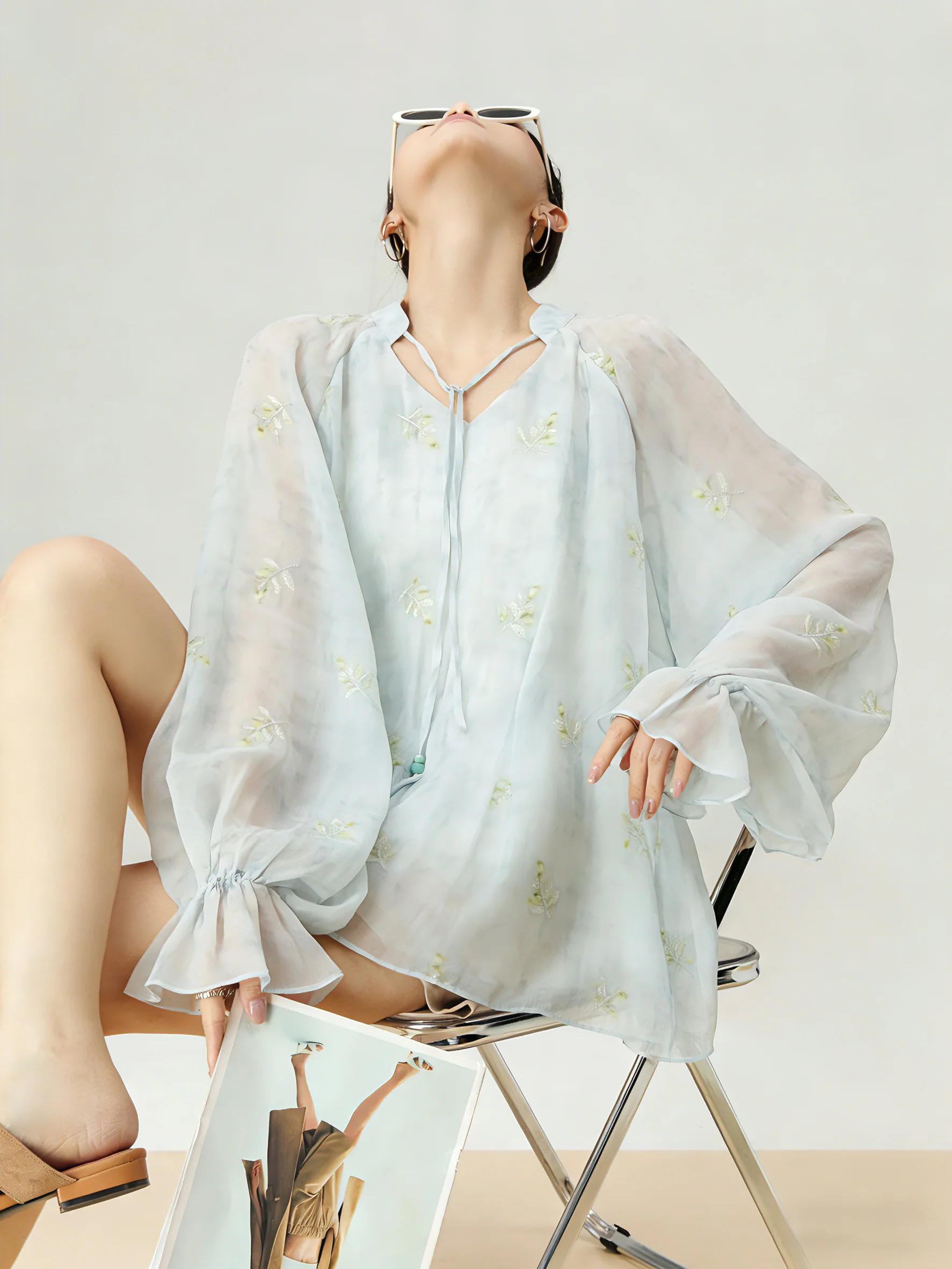 Elegant Blue Printed Long Sleeve Lantern Sleeve Shirt Women's Summer Thin Sun Protection Casual Style V-neck Polyester Blend
Elegant Blue Printed Long Sleeve Lantern Sleeve Shirt Women's Summer Thin Sun Protection Casual Style V-neck Polyester Blend