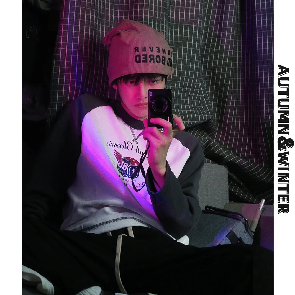 Мужской свитшот в американском ретро-стиле, осенне-зимняя новинка, модный креативный дизайн с буквенным принтом, длинный рукав, круглый вырез, вставка на плече
Мужской свитшот в американском ретро-стиле, осенне-зимняя новинка, модный креативный дизайн с буквенным принтом, длинный рукав, круглый вырез, вставка на плече