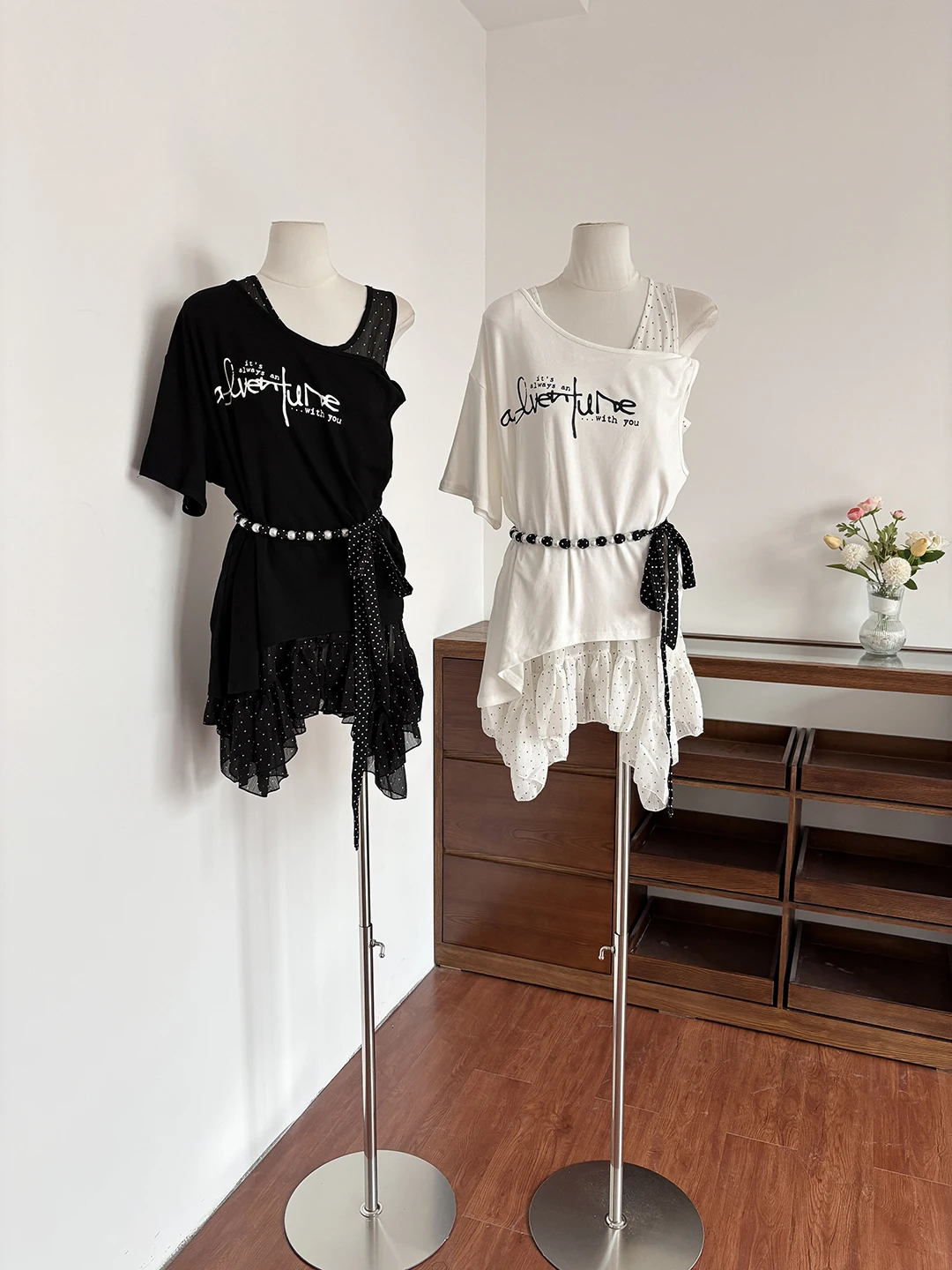 Summer 2026 Lazy Style Casual Polka Dot Short Sleeve T-Shirt Vest Two-Piece Set Versatile Loose Fit Fashionable Ensemble
Summer 2026 Lazy Style Casual Polka Dot Short Sleeve T-Shirt Vest Two-Piece Set Versatile Loose Fit Fashionable Ensemble