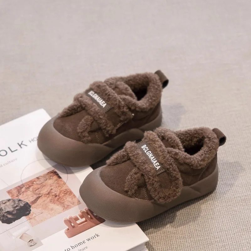 2025 зимняя новая детская обувь из бархата, удобная и теплая, повседневная обувь для мальчиков и девочек, модная и универсальная
2025 зимняя новая детская обувь из бархата, удобная и теплая, повседневная обувь для мальчиков и девочек, модная и универсальная
