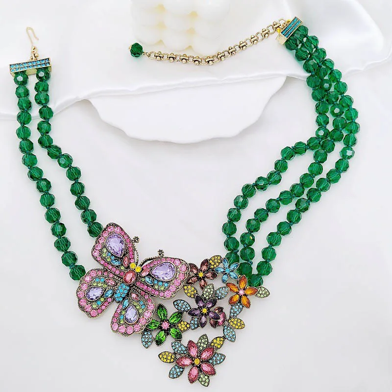 Butterfly Flower Titanium Micro-Inlaid Zircon Necklace European American Fashion Personality Luxury Retro Crystal Jewelry
Butterfly Flower Titanium Micro-Inlaid Zircon Necklace European American Fashion Personality Luxury Retro Crystal Jewelry