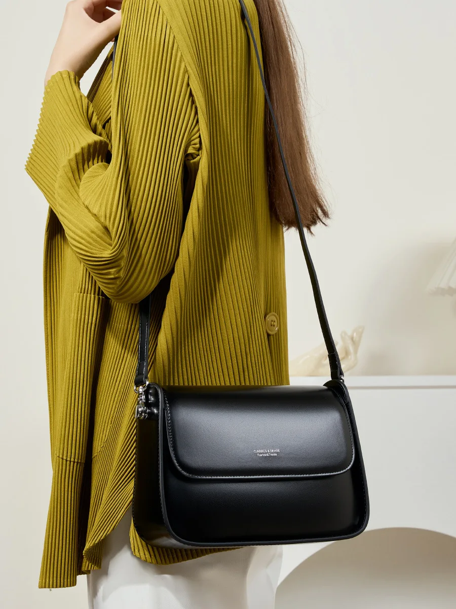 Women's Bag Female Elegant Saddle Shoulder Bag Textured Niche Design Cowhide Split Leather Crossbody Messenger
Women's Bag Female Elegant Saddle Shoulder Bag Textured Niche Design Cowhide Split Leather Crossbody Messenger