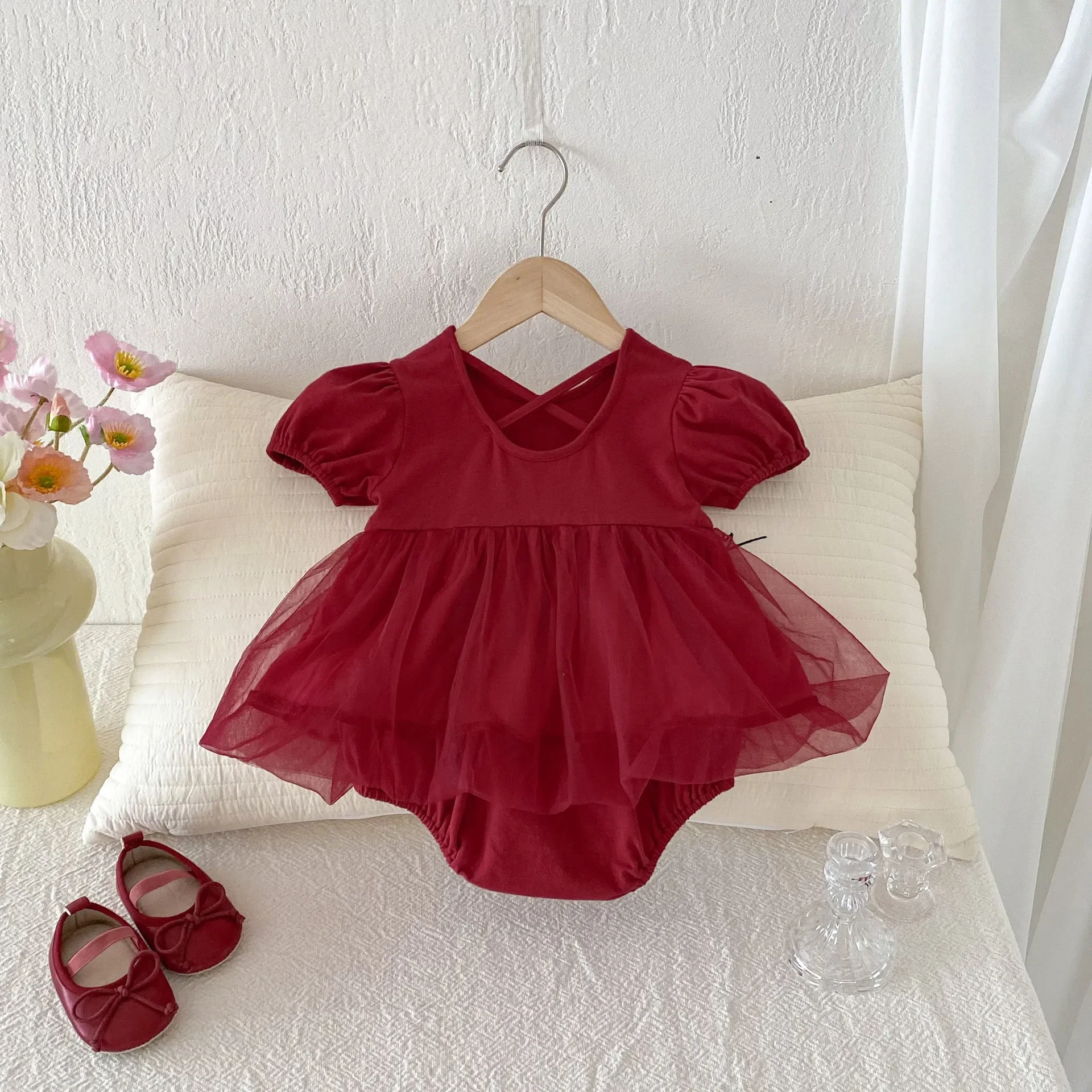 2025 Baby Girl Red Princess Tulle Romper for Newborns Puff Sleeve Tulle Skirt Jumpsuit Crisscross Back Tutu Onesie for 0-24M
2025 Baby Girl Red Princess Tulle Romper for Newborns Puff Sleeve Tulle Skirt Jumpsuit Crisscross Back Tutu Onesie for 0-24M