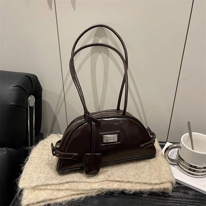 Текстурированная женская сумка на плечо/подмышку, однотонная, высококачественная, вместительная, новые весенние модели, для прогулок, поездок на работу, простая.
Текстурированная женская сумка на плечо/подмышку, однотонная, высококачественная, вместительная, новые весенние модели, для прогулок, поездок на работу, простая.