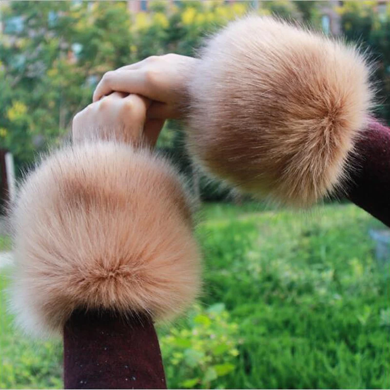 Cheap Sale Fur Cuff Warmer Womens Arm Cuffs Soft Fluffy Warm Luxury Accessories One Pair Fashion Decoration For Down Coats
Cheap Sale Fur Cuff Warmer Womens Arm Cuffs Soft Fluffy Warm Luxury Accessories One Pair Fashion Decoration For Down Coats