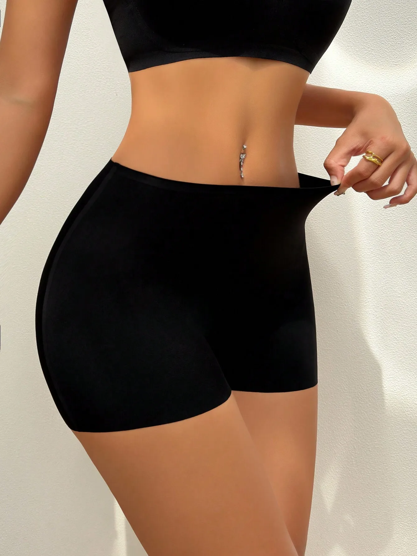 Women's Ice Silk Pants, Mid-Waist Seamless Elastic Shorts, Anti-Lighting, Anti-Roll Edge
Women's Ice Silk Pants, Mid-Waist Seamless Elastic Shorts, Anti-Lighting, Anti-Roll Edge
