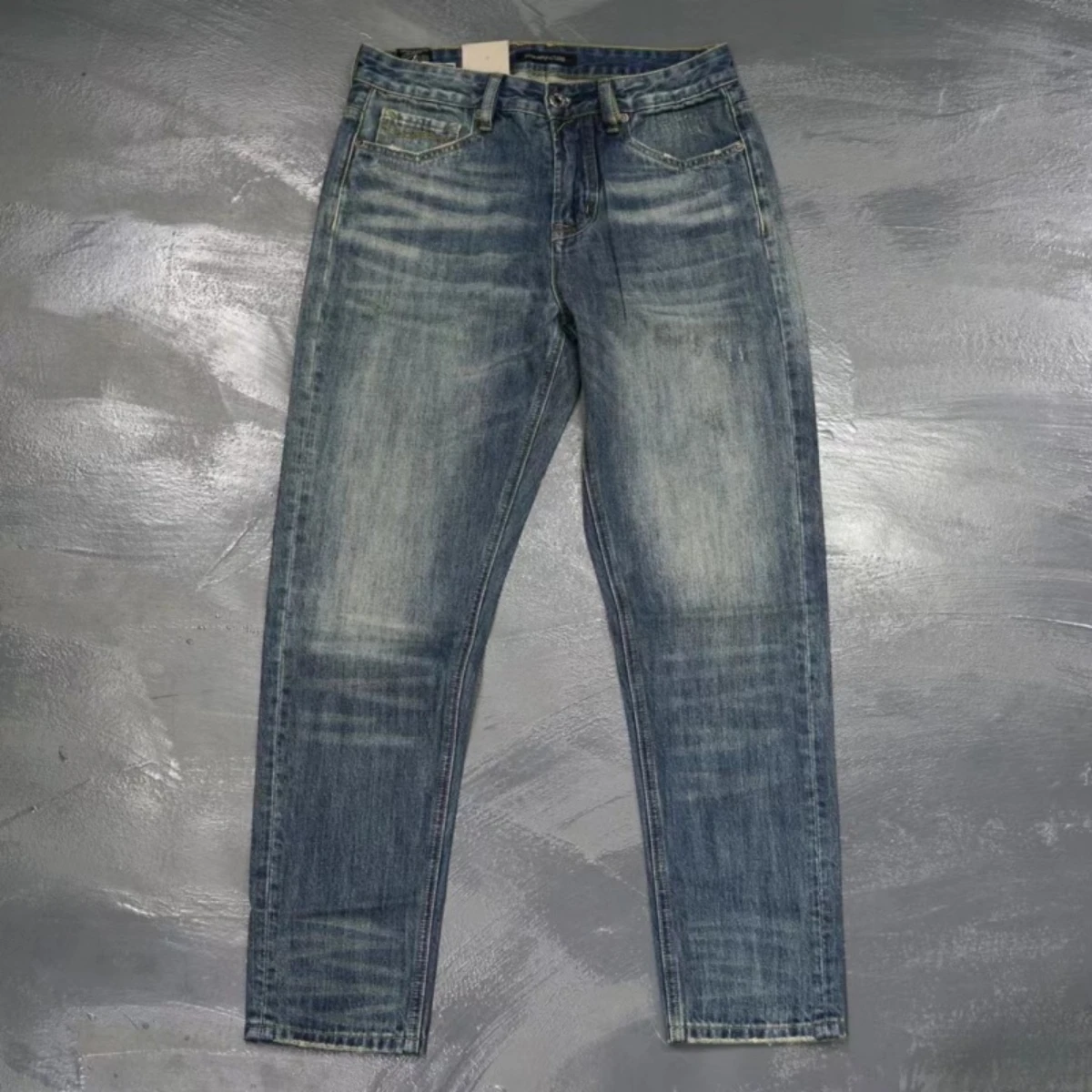 Heavy cotton Japanese retro jeans, men's small straight pants, casual old frock pants.
Heavy cotton Japanese retro jeans, men's small straight pants, casual old frock pants.