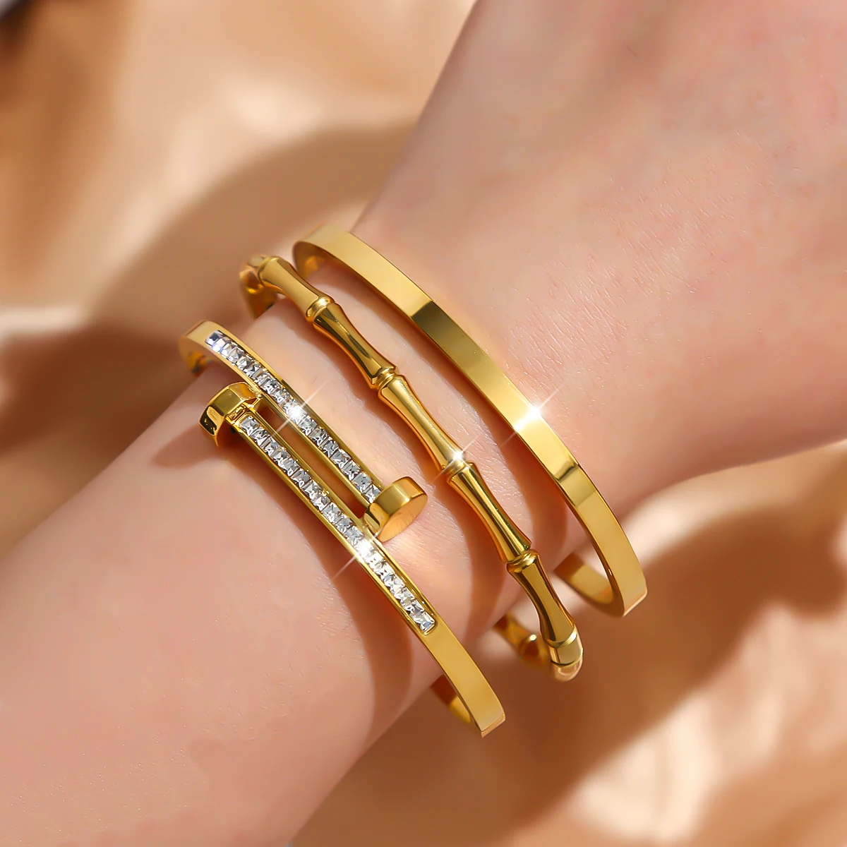 3Pcs/Set Classic Stainless Steel Bracelet Bangle, a Must-have Wrist Jewelry Accessory for Every Woman to Wear
3Pcs/Set Classic Stainless Steel Bracelet Bangle, a Must-have Wrist Jewelry Accessory for Every Woman to Wear