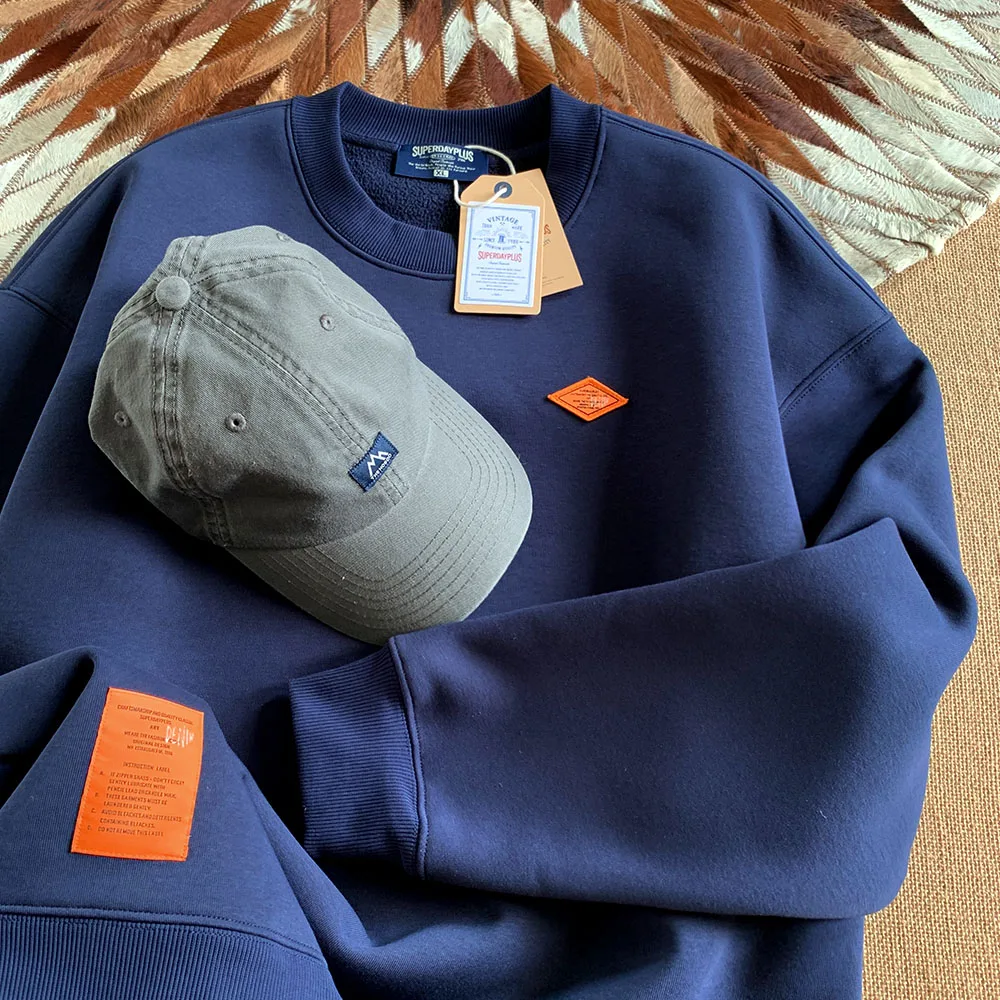 Мужской свитшот с круглым вырезом из утолщенного флиса, осень-зима 2024, в стиле ретро, модный брендовый базовый свитшот в гонконгском стиле
Мужской свитшот с круглым вырезом из утолщенного флиса, осень-зима 2024, в стиле ретро, модный брендовый базовый свитшот в гонконгском стиле